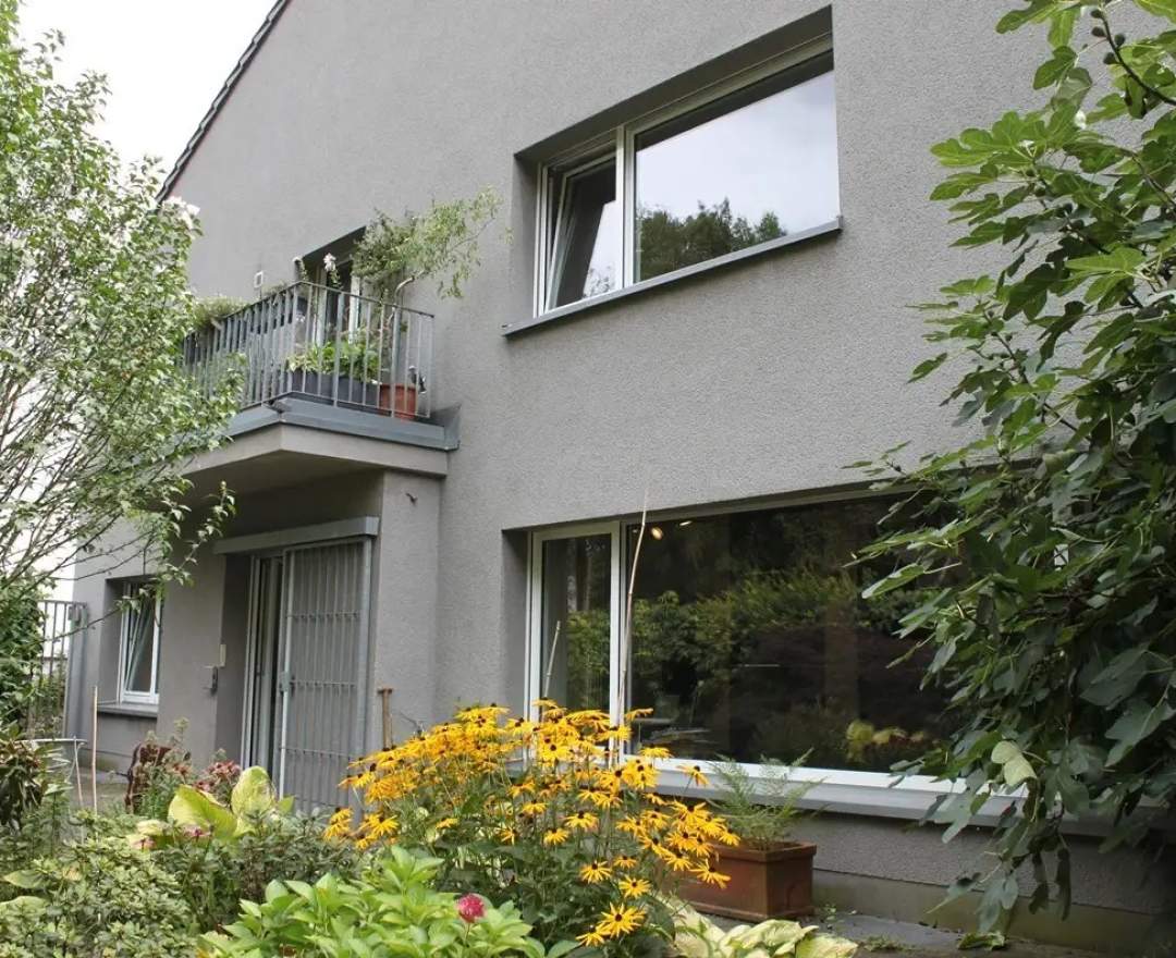 Schmidt Immobilien Ruhiges Mehrfamilienhaus in Junkersdorf.