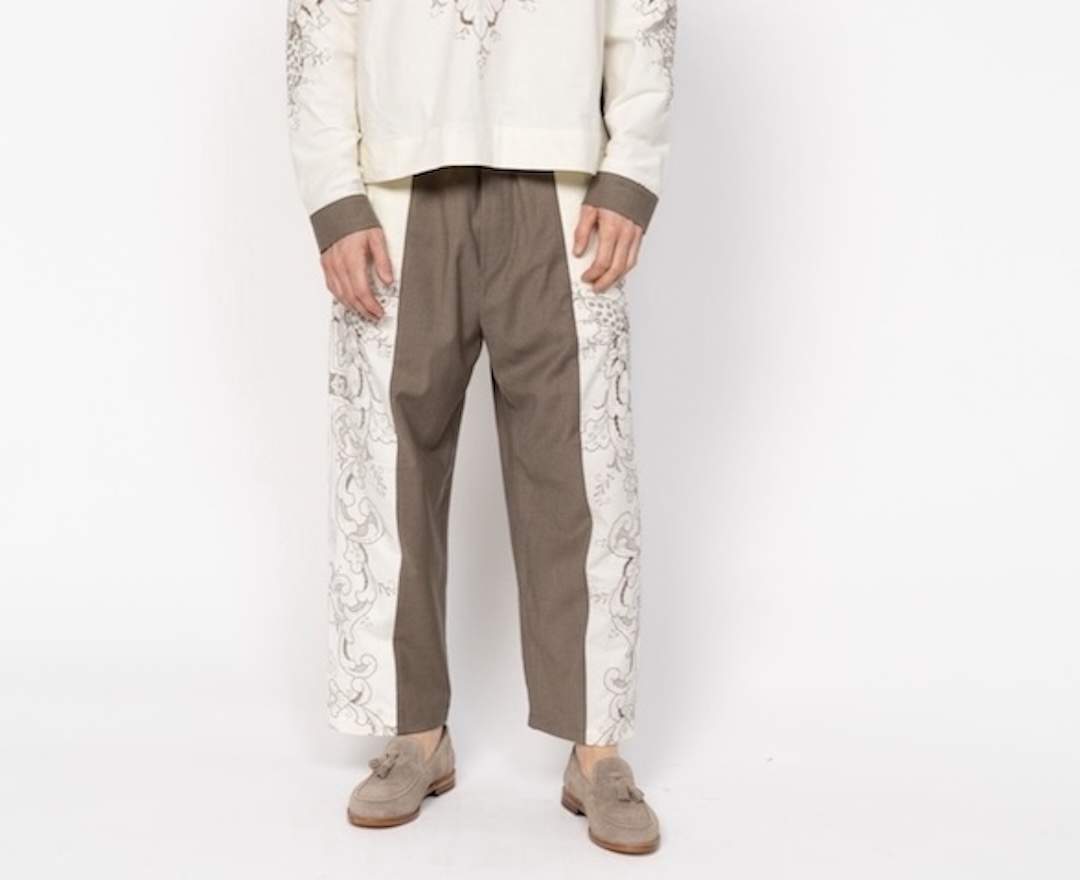 Panos Gotsis - Die Hose: Artisanaler Luxus mit Bestickung in Taupe