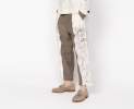 Panos Gotsis - Die Hose: Artisanaler Luxus mit Bestickung in Taupe Thumbnail