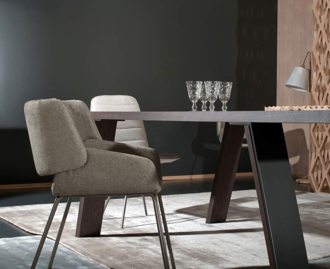 AL2 - Mob 012 Stuhl – Skulpturaler Luxus-Designerstuhl mit ausdrucksstarker Silhouette