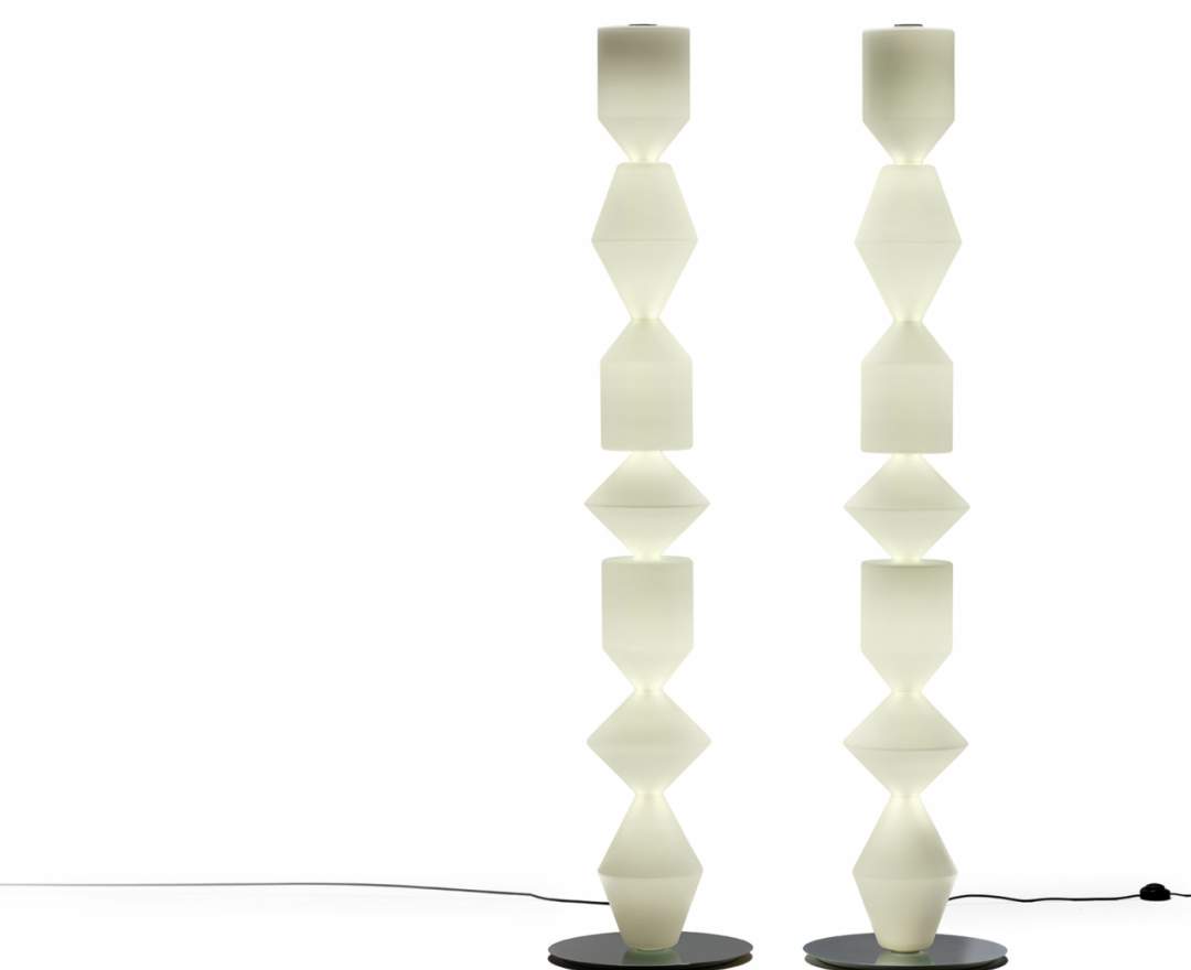 Mogg Stehlampe Costantina Opal – Skulpturale Luxus-Leuchte mit opalem Glasdiffusor für stimmungsvolles Ambiente