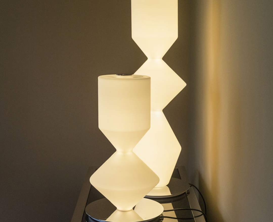Mogg - Stehlampe Costantina Opal – Skulpturale Luxus-Leuchte mit opalem Glasdiffusor für stimmungsvolles Ambiente