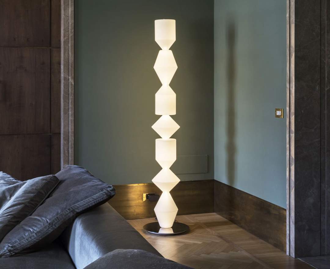 Mogg - Stehlampe Costantina Opal – Skulpturale Luxus-Leuchte mit opalem Glasdiffusor für stimmungsvolles Ambiente