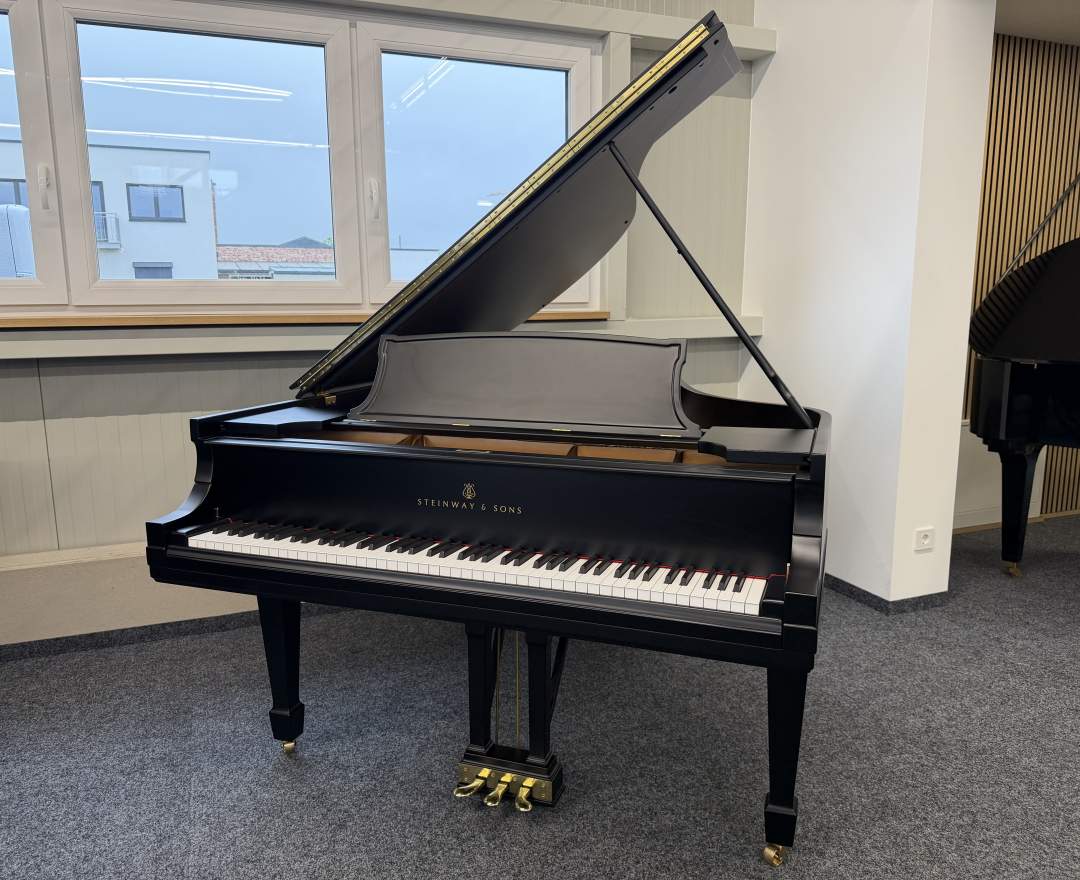 Steinway & Sons Steinway & Sons Flügel, Modell M-170, matt schwarz