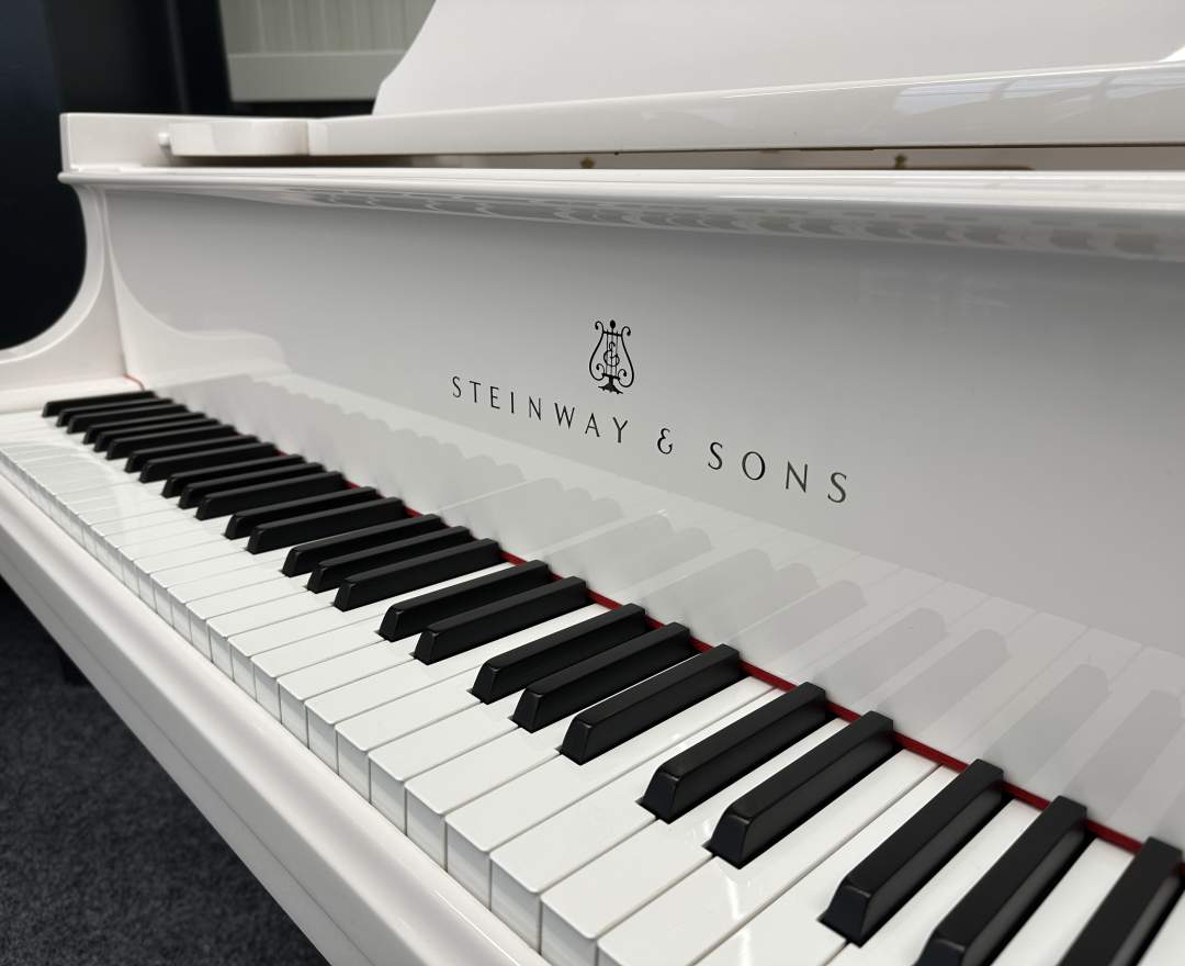 Steinway & Sons - Steinway & Sons Flügel, Modell M-170, weiß poliert