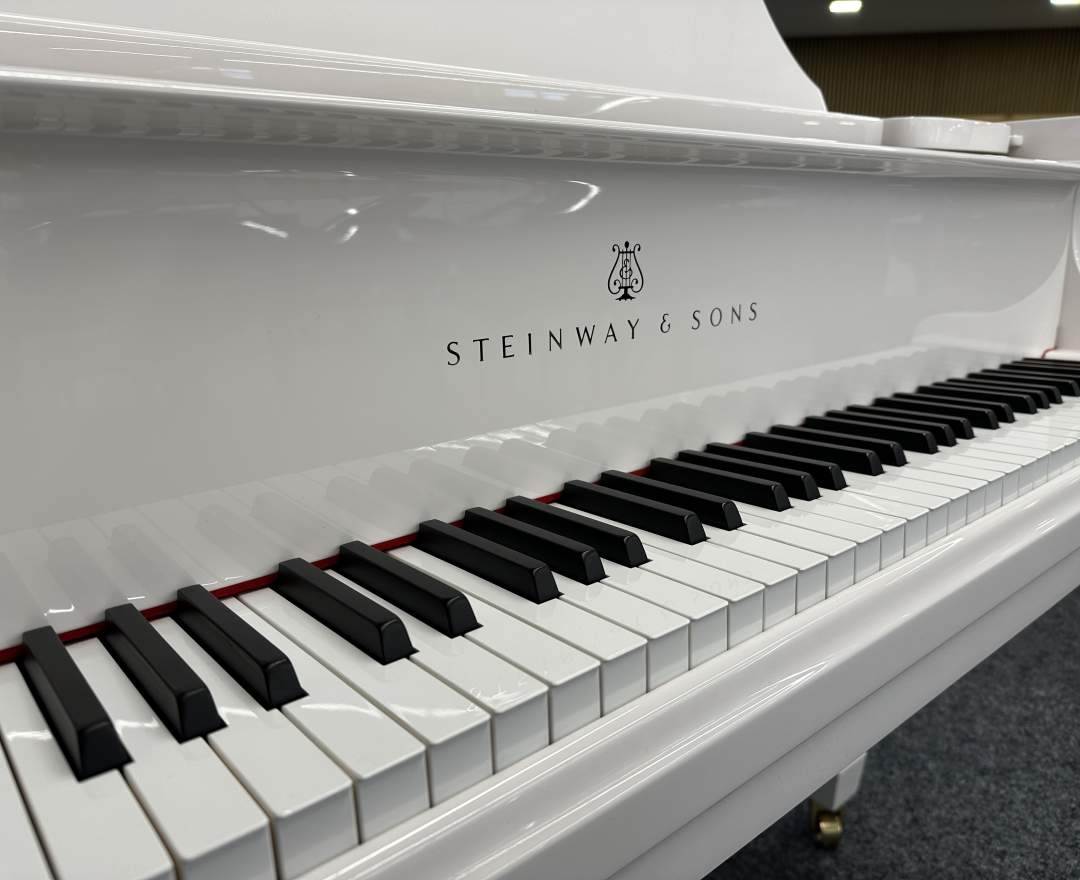Steinway & Sons - Steinway & Sons Flügel, Modell M-170, weiß poliert