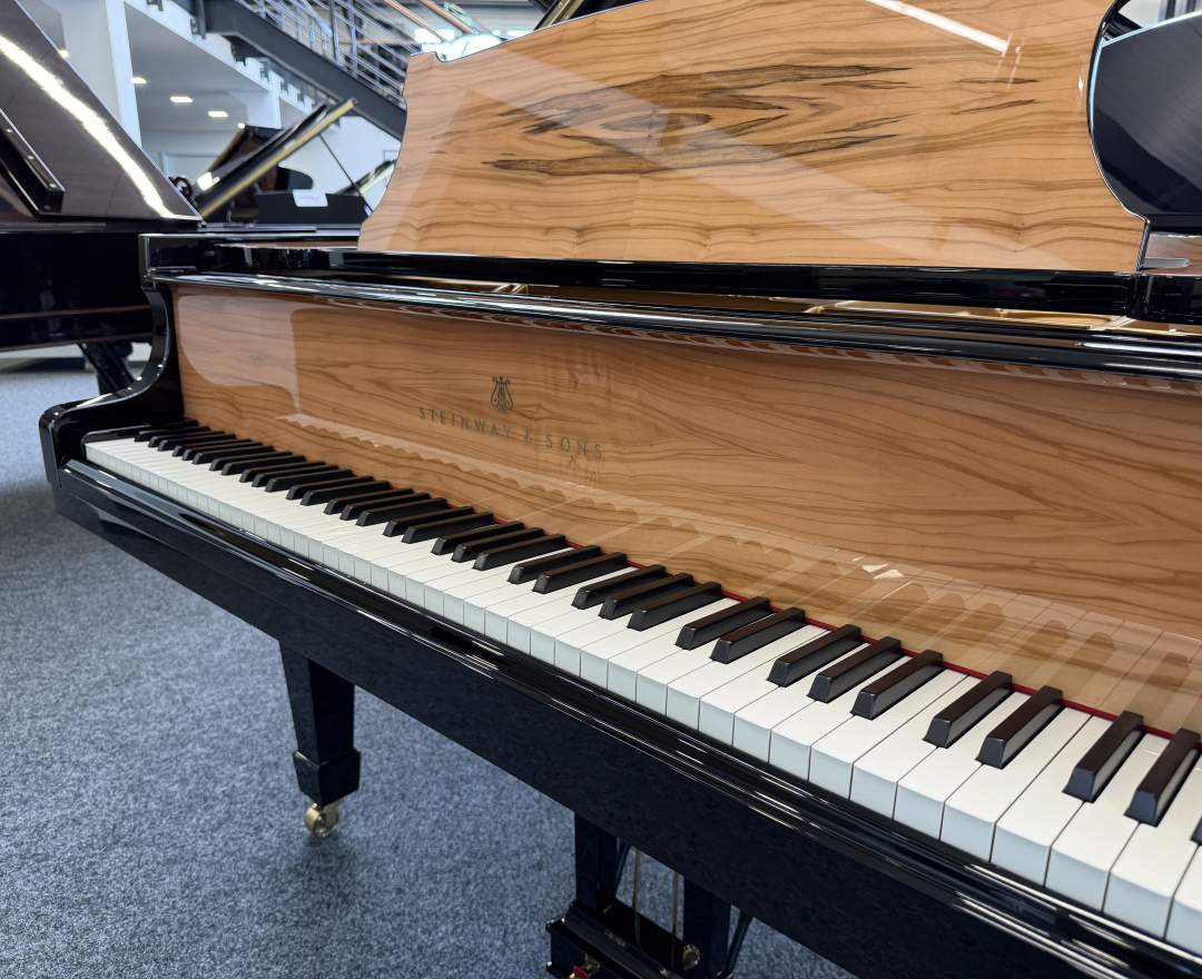 Steinway & Sons - Steinway & Sons Flügel, Modell O-180, Olive Einlagen
