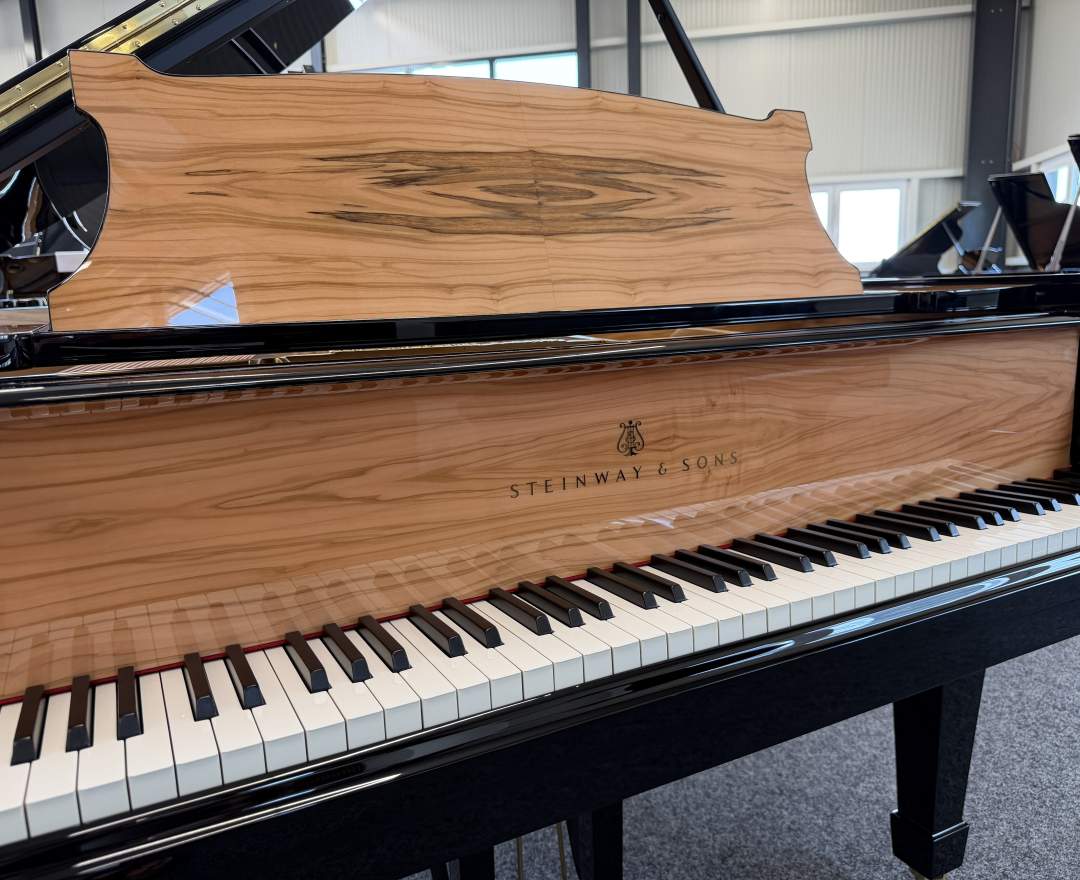 Steinway & Sons - Steinway & Sons Flügel, Modell O-180, Olive Einlagen