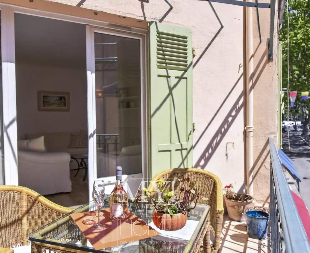 REF. 87083566 Saint-Tropez | Elegante Altstadtwohnung mit Terrasse im Herzen der Vieille Ville