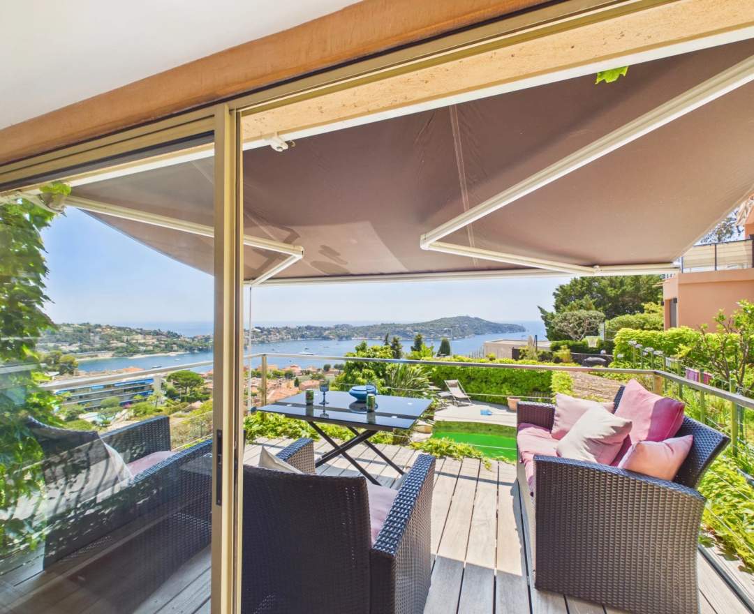 REF. 87178659 - Villefranche-sur-Mer | 3-Zimmer-Wohnung | Panoramablick auf das Meer | Privater Garten & Pool