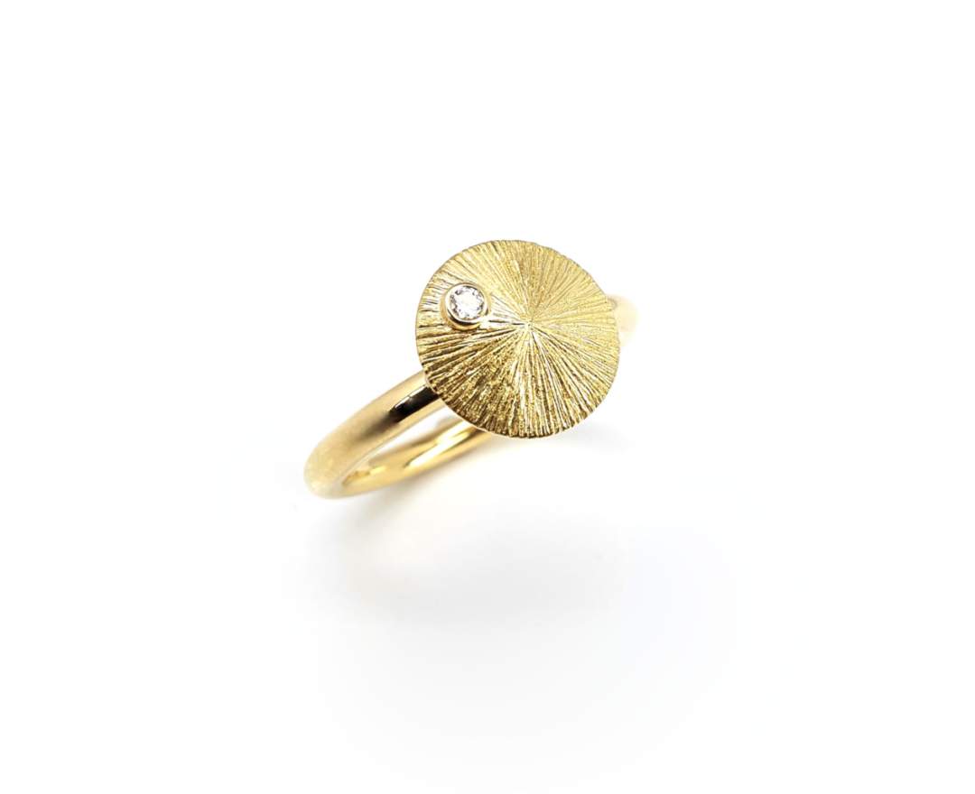 echt-es Sonnenstrahlen Ring mit Brillant in Gelbgold