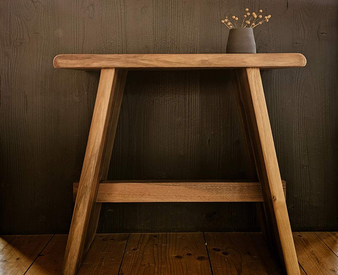 liebwerk Hocker aus massivem Nussbaum