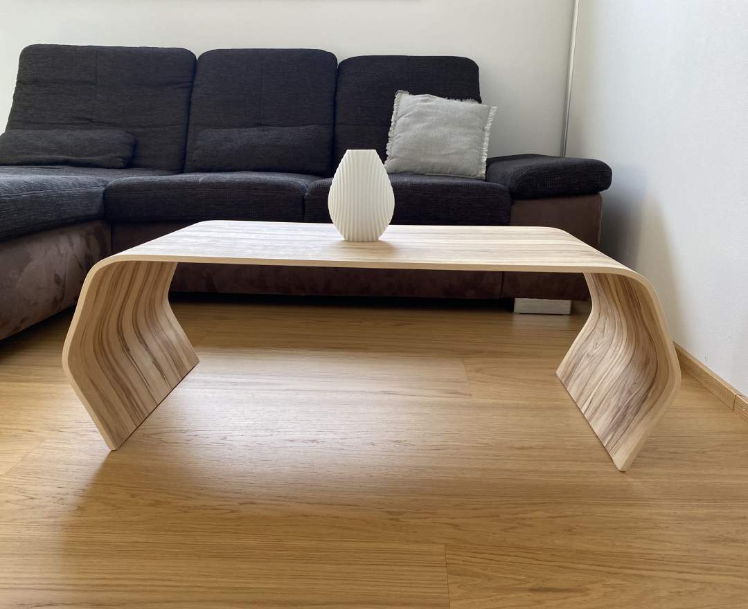 Bends Massivholz-Couchtisch C-Line