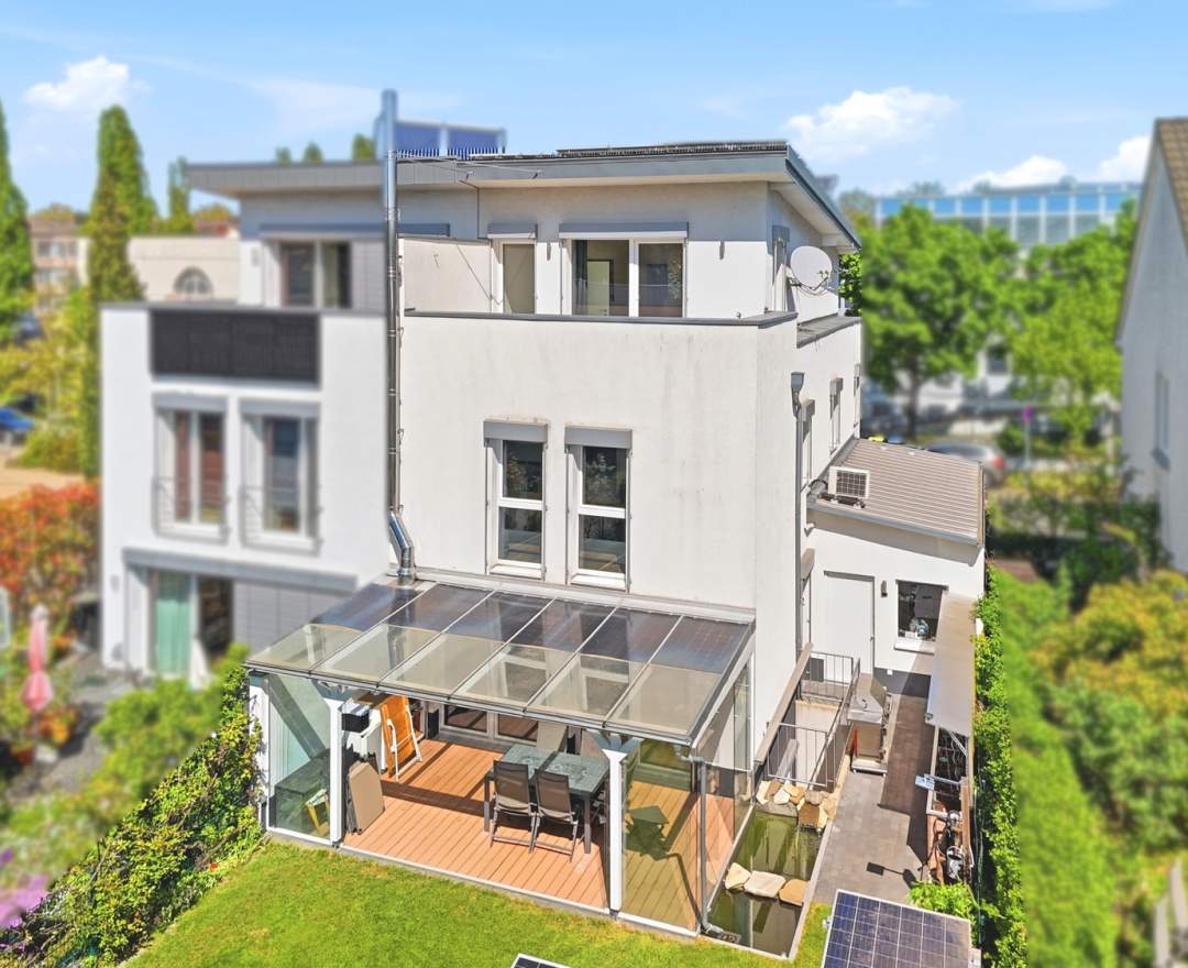 Schöpf & Co. Immobilien GmbH VERKAUFT - Großzügige und moderne Doppelhaushälfte in ruhiger und beliebter Lage direkt an der Rheinaue