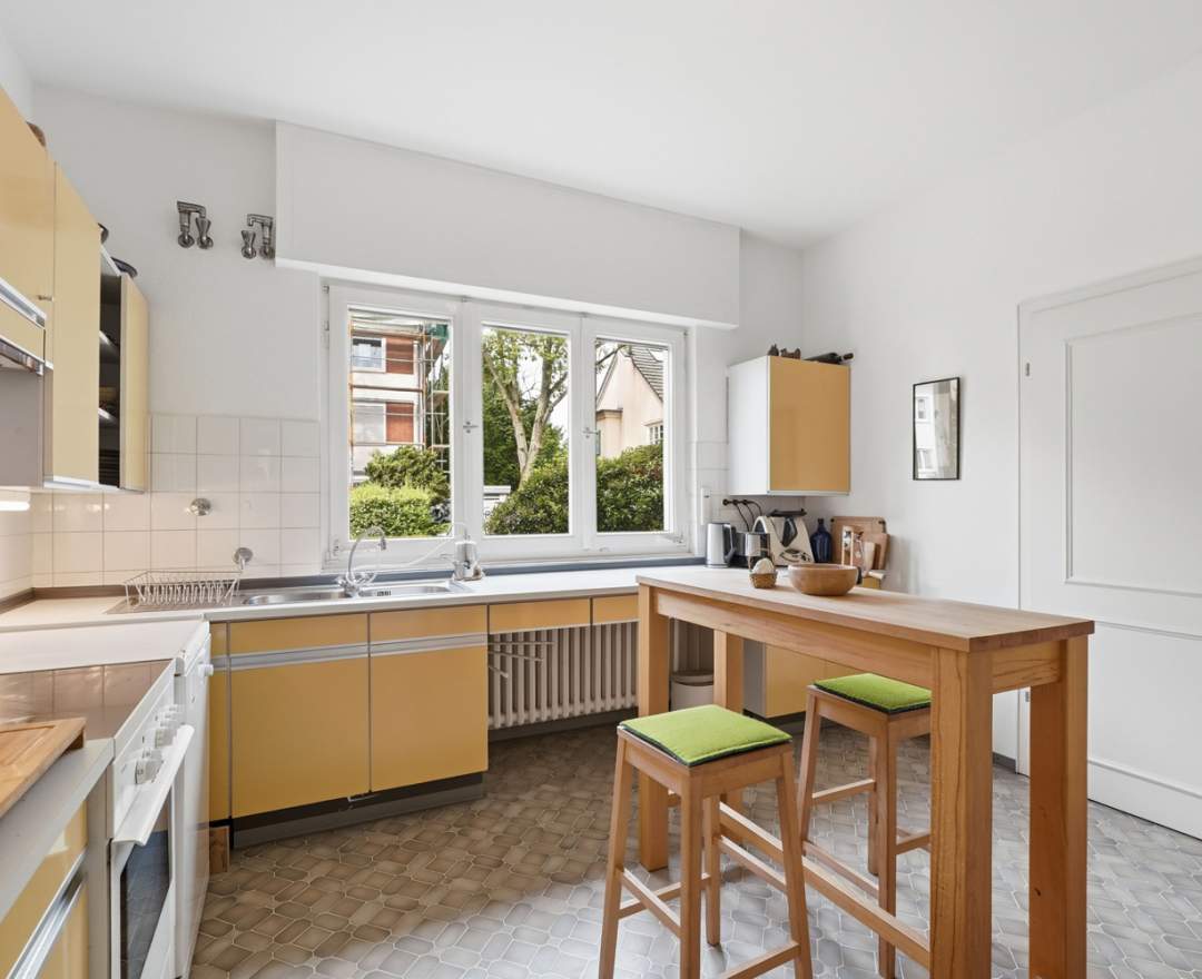 Schöpf & Co. Immobilien GmbH - VERKAUFT - Charmantes und äußerst großzügige Einfamilienhaus in begehrter Wohnlage von Bonn-Plittersdorf