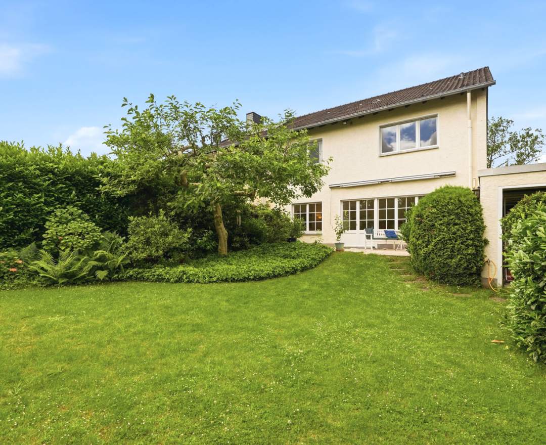 Schöpf & Co. Immobilien GmbH - VERKAUFT - Charmantes und äußerst großzügige Einfamilienhaus in begehrter Wohnlage von Bonn-Plittersdorf