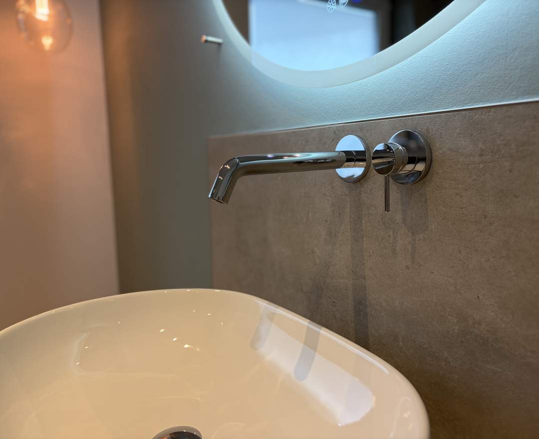 Bagno Badstudio - Bad mit ebenerdiger Dusche in Nieder-Olm – 6,8 m² mit Sitzschrank