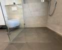 Bagno Badstudio - Bad mit ebenerdiger Dusche in Nieder-Olm – 6,8 m² mit Sitzschrank Thumbnail