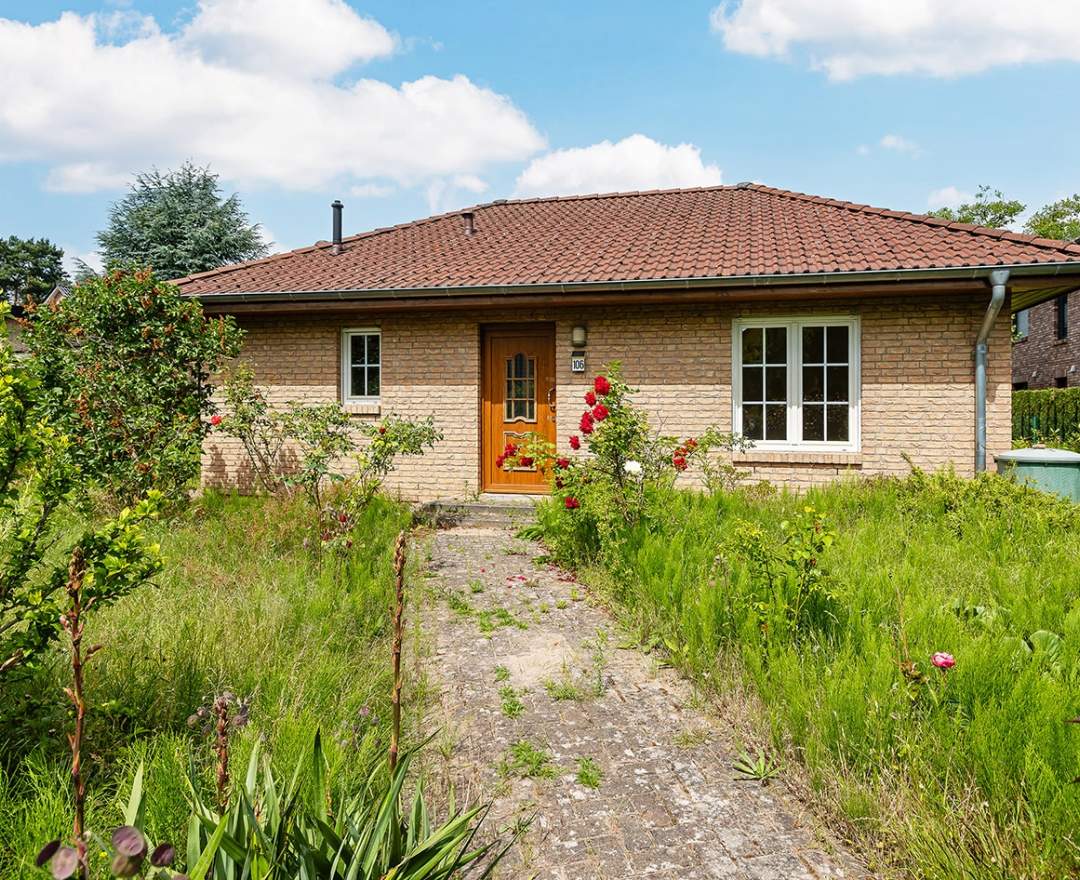 Bsk immobilien Großzügiges Grundstück mit Einfamilienhaus in Berlin-Mahlsdorf