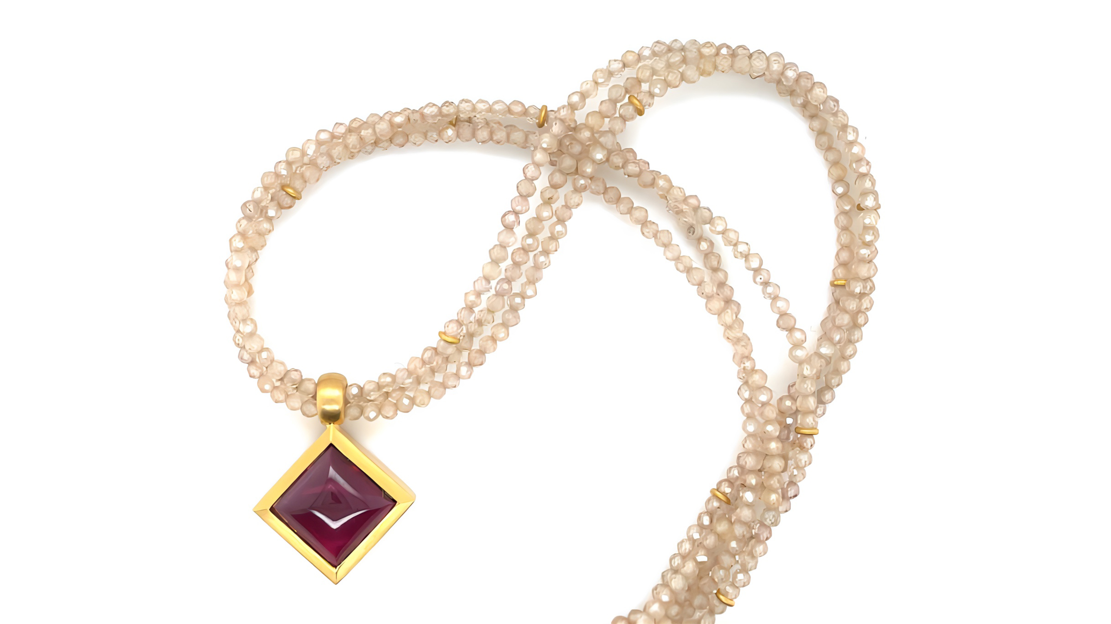 Perlenkette mit einem Bordeaux-goldenen Anhänger