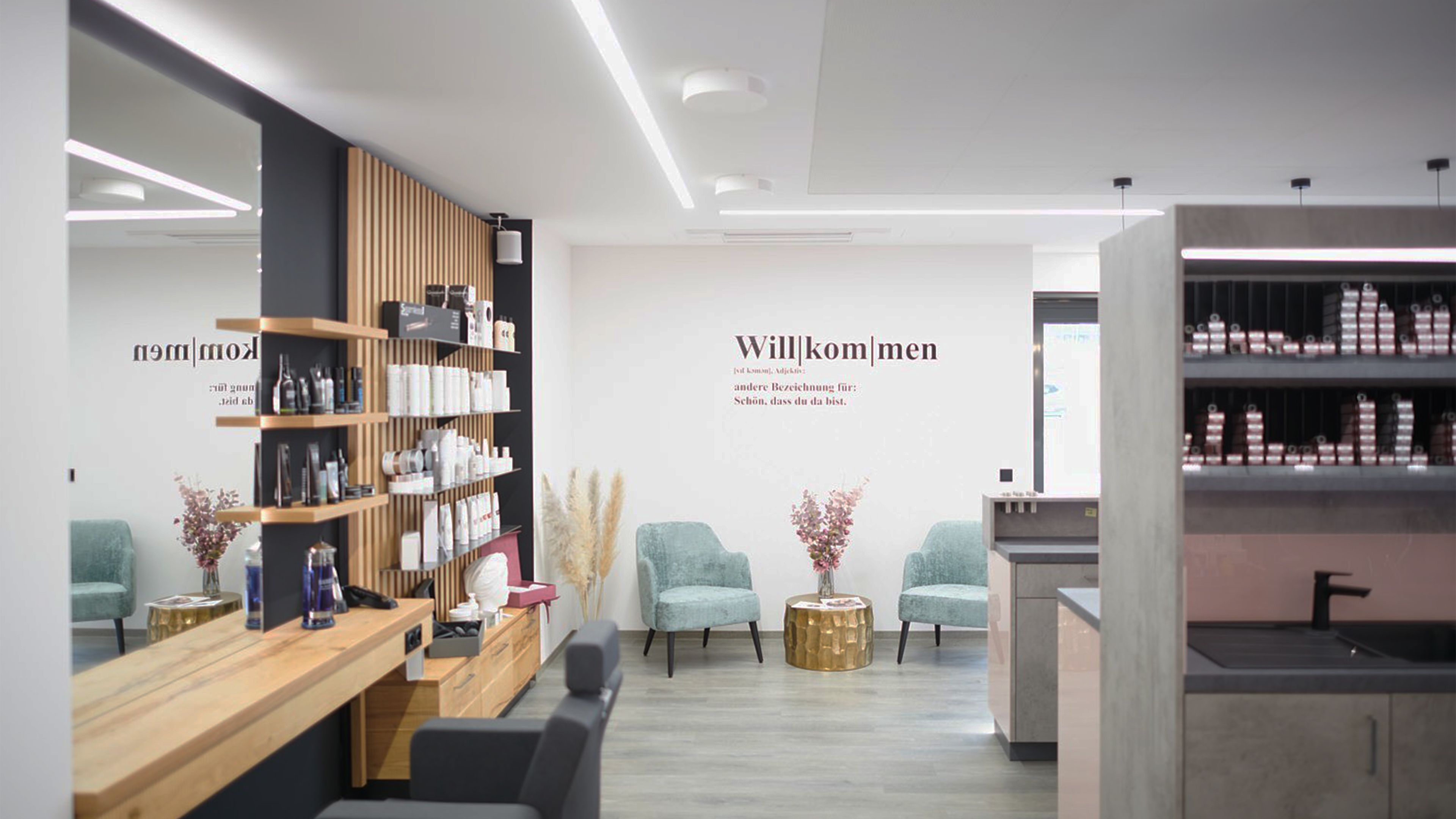 Dekorierter Eingangsbereich eines Friseursalons