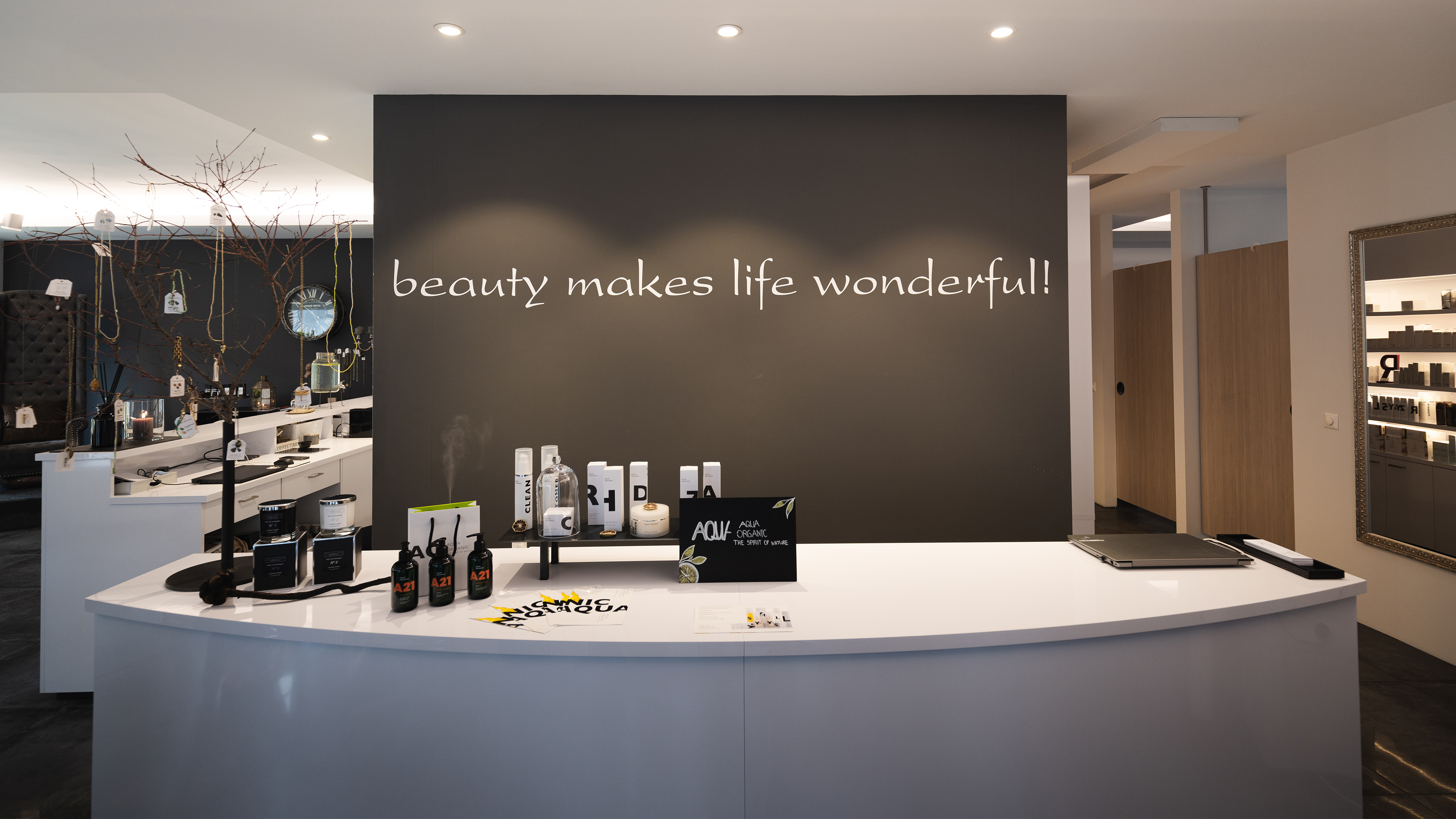 Empfangsbereich des Kosmetikstudios