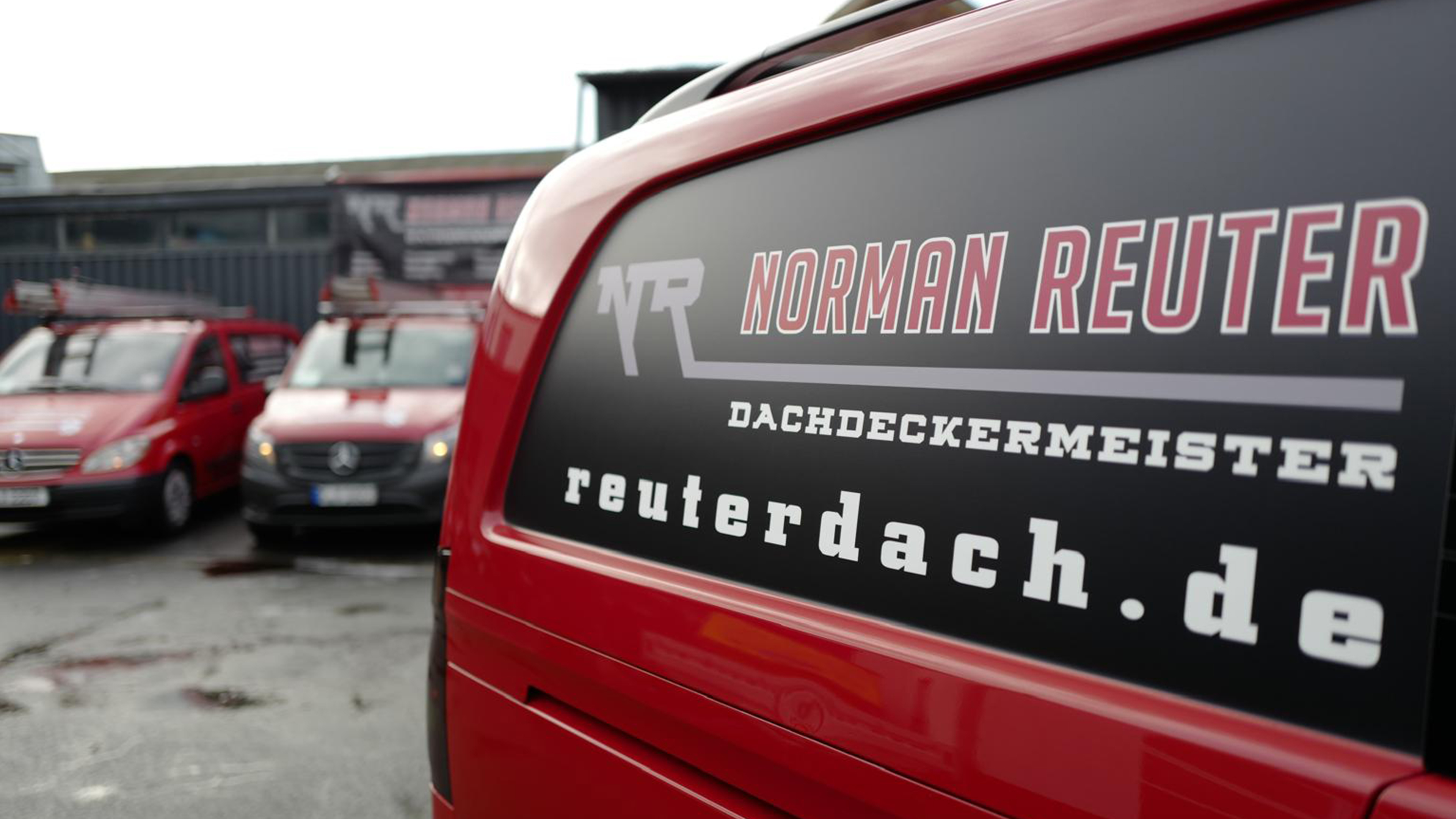 Bild eines Autos mit Aufschrift