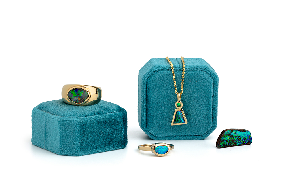 Opalringe und Ketten mit Schmuckschatulle