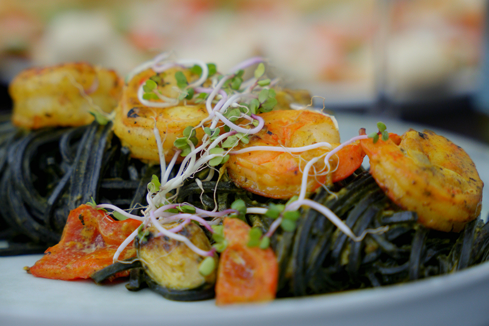 Schwarze Pasta mit Garnelen