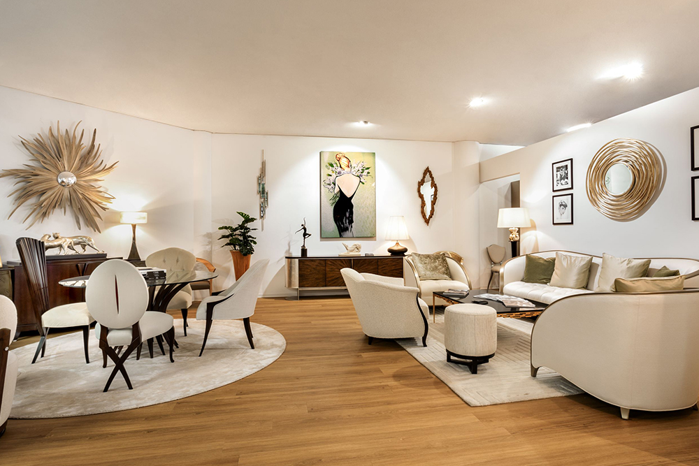 Esstisch und großer Wohnraum 