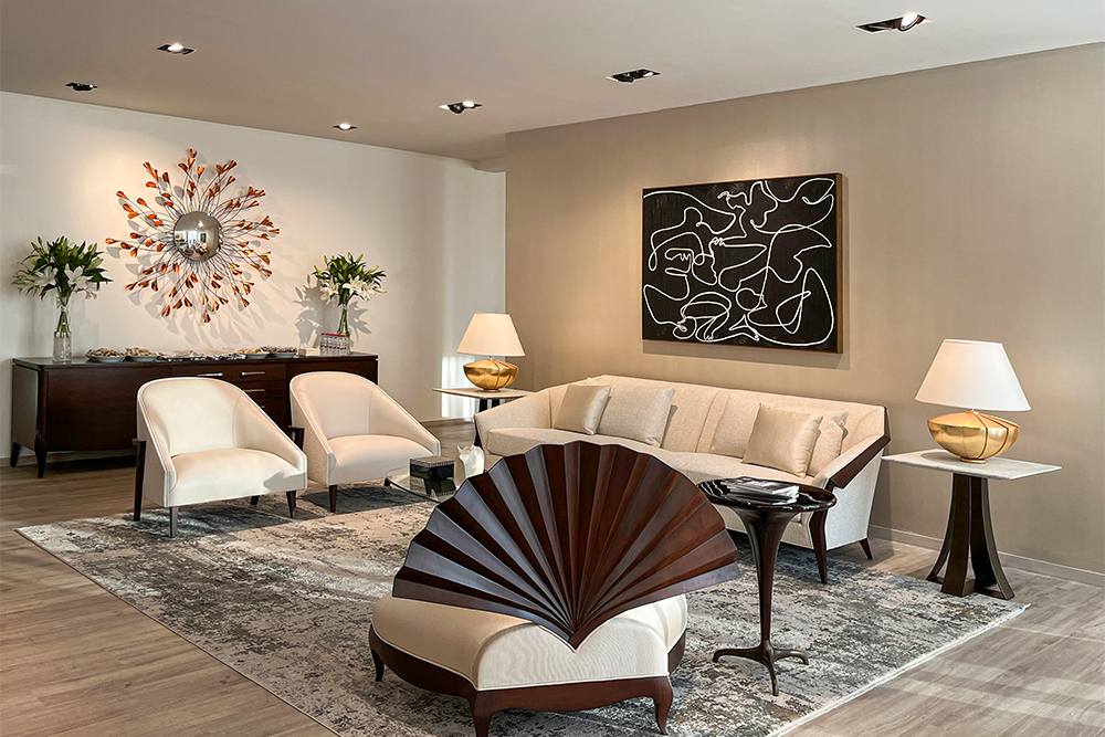 Wohnzimmer mit Sofa und Sesseln