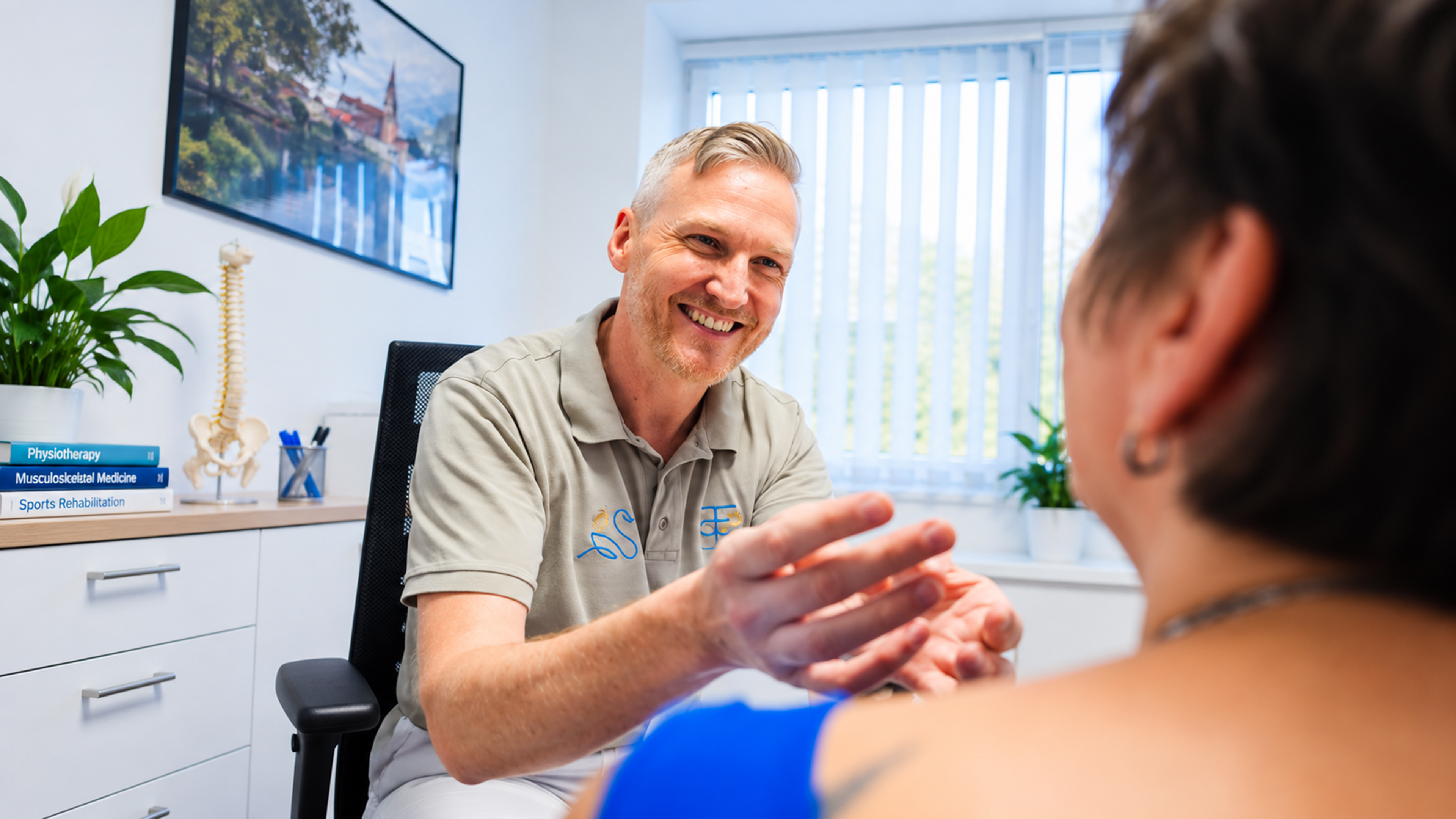 Dr. Thorsten Schmidt im Gespräch mit einer Patientin
