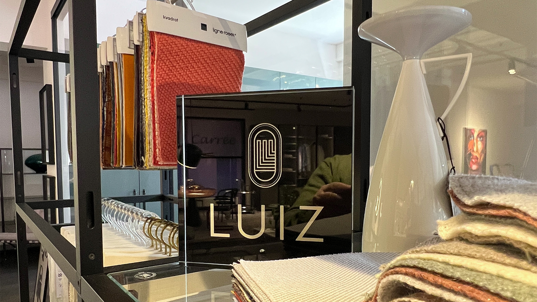 Luxuri&ouml;se Heimtextilien der Marke LUIZ und hochwertige Stoffmuster von Kvadrat im Albert Grimm Studio G&ouml;ppingen &ndash; Individuelle Materialauswahl f&uuml;r Interior Design und Raumplanung.