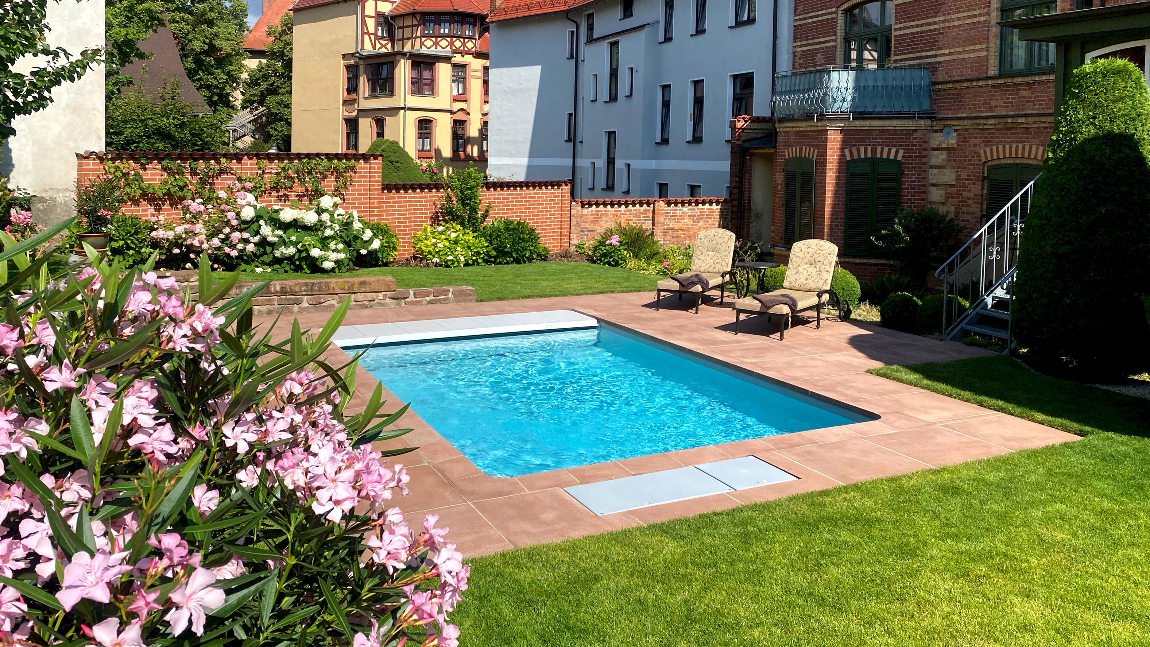 Pool im Garten