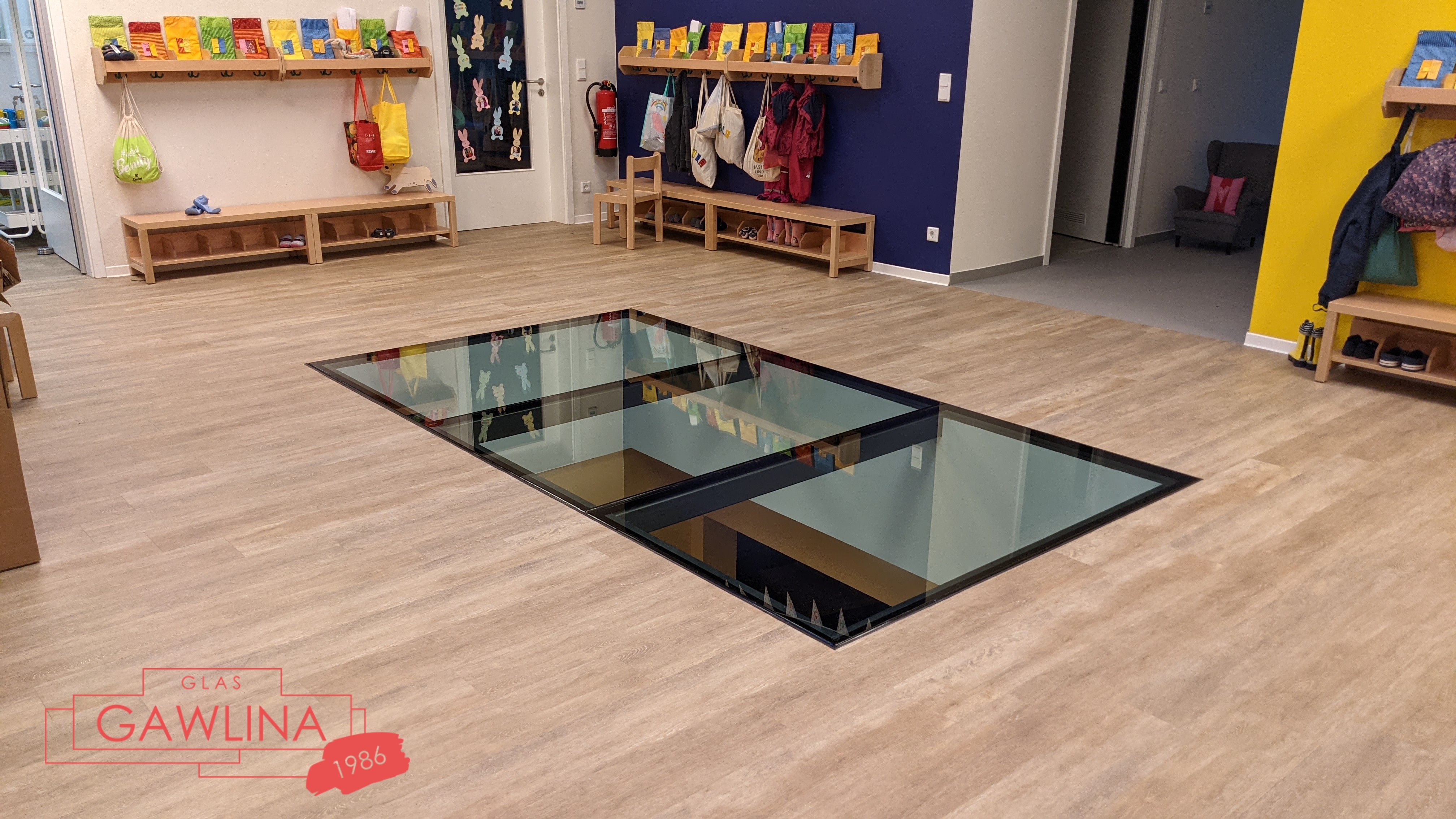 Begehbare Glasfläche als Beispiel für Sicherheitsglas und professionelle Schadensbewertung