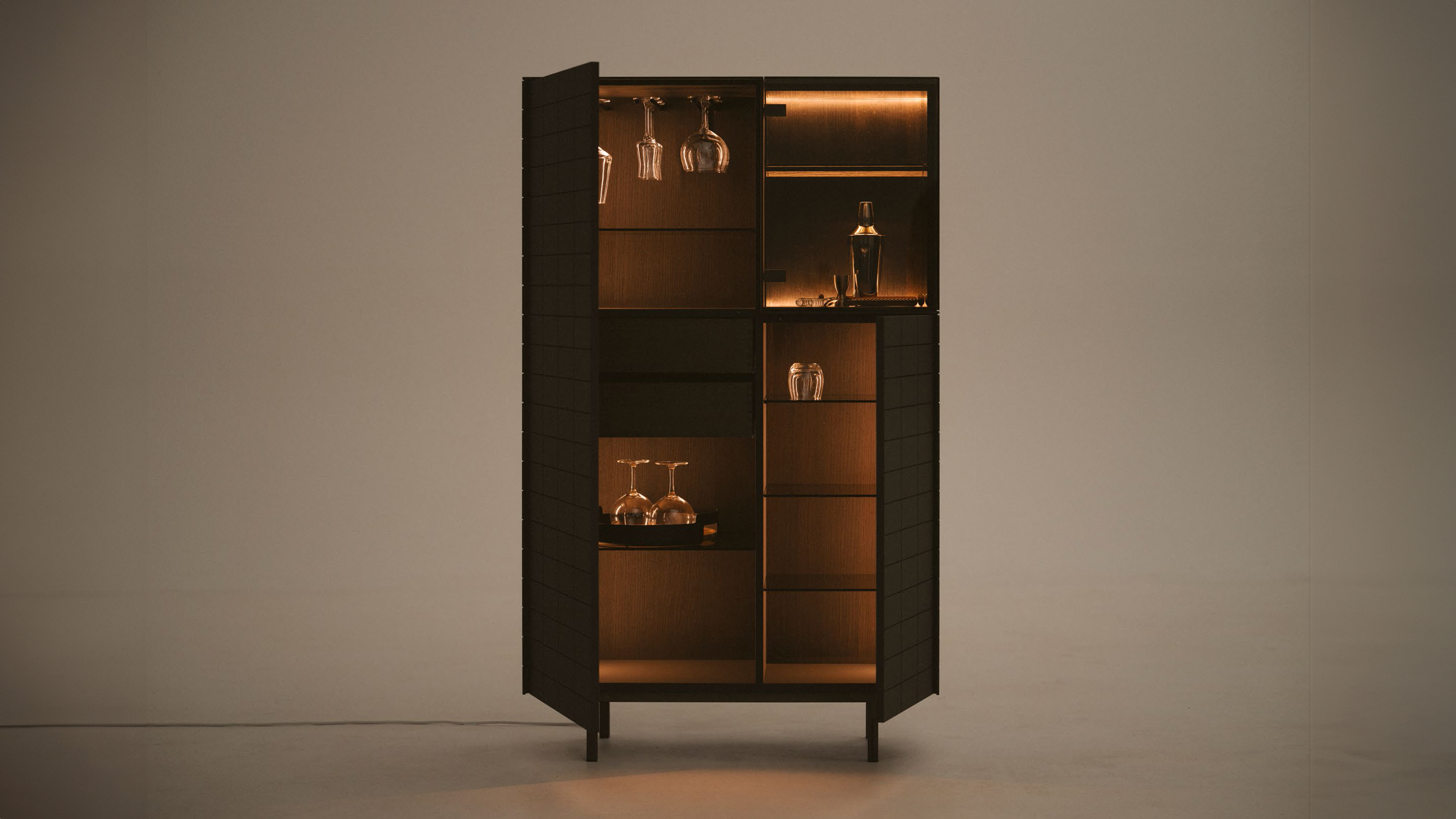 Exklusiver Barschrank als Statement Piece von Grabner Design GmbH