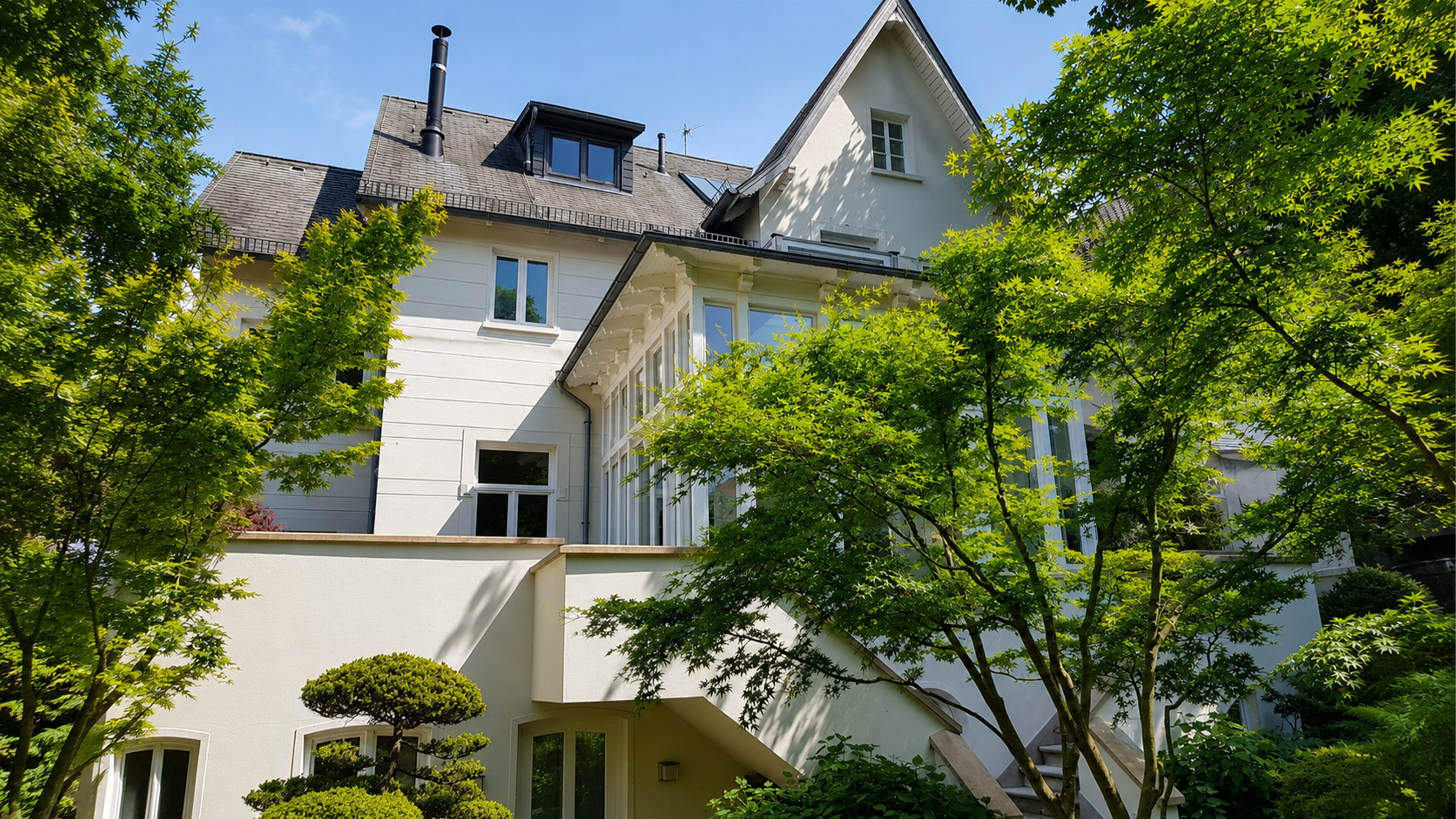 Bestandsimmobilie mit Garten und gewachsenem Baumbestand