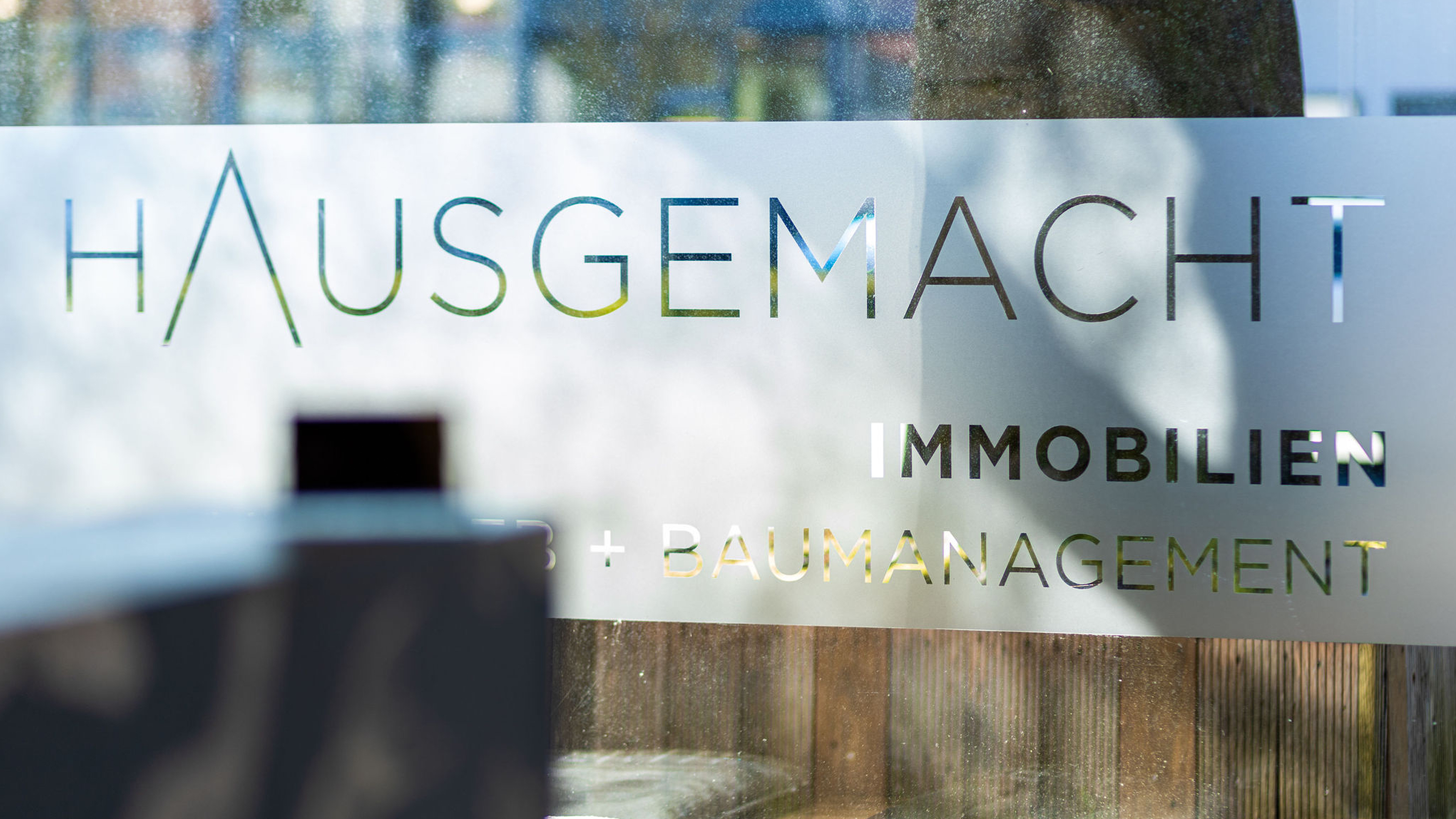 Schriftzug von Hausgemacht Immobilien und Baumanagement in Oldenburg