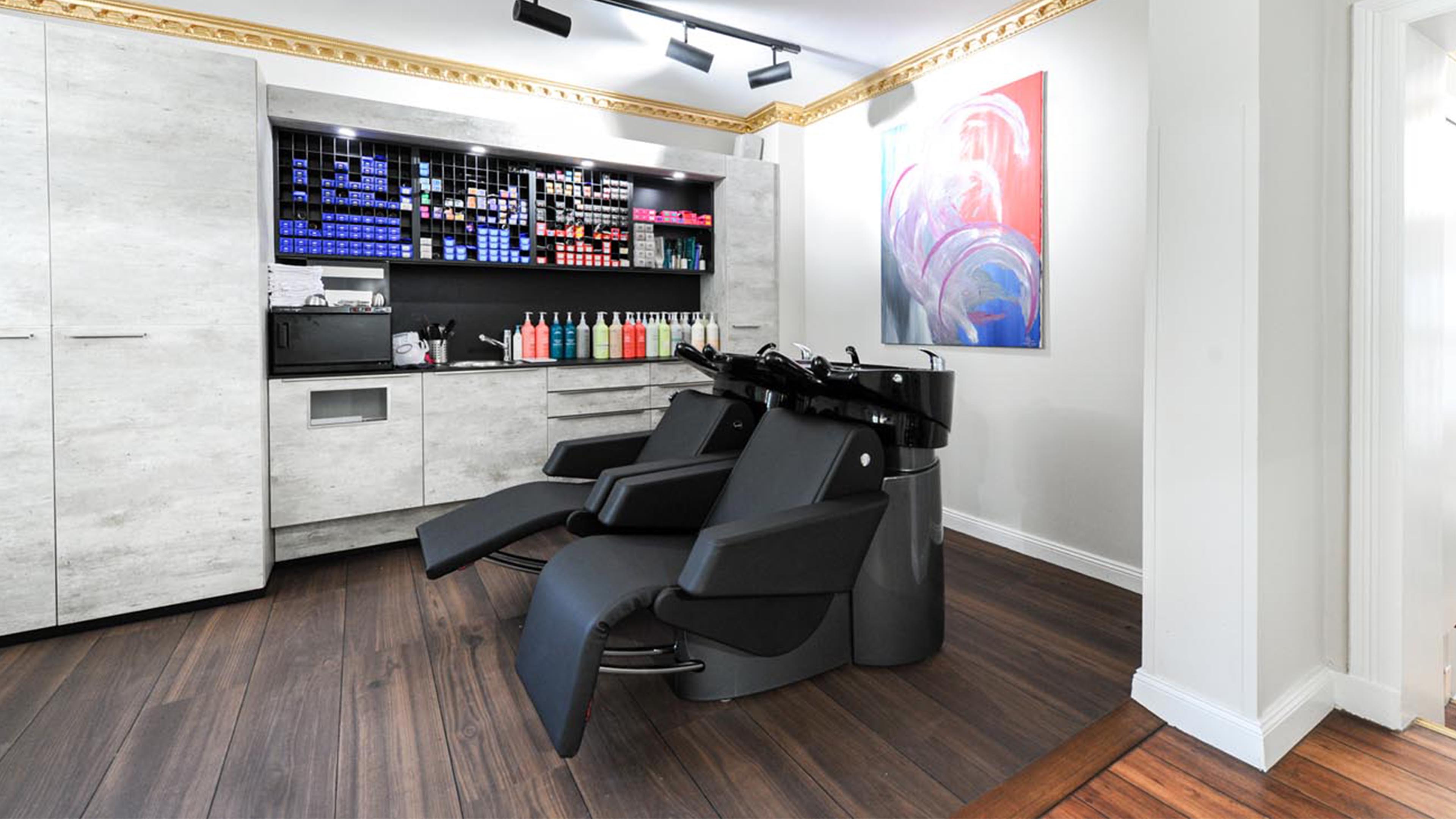 Waschplätze im Heinrichs Salon