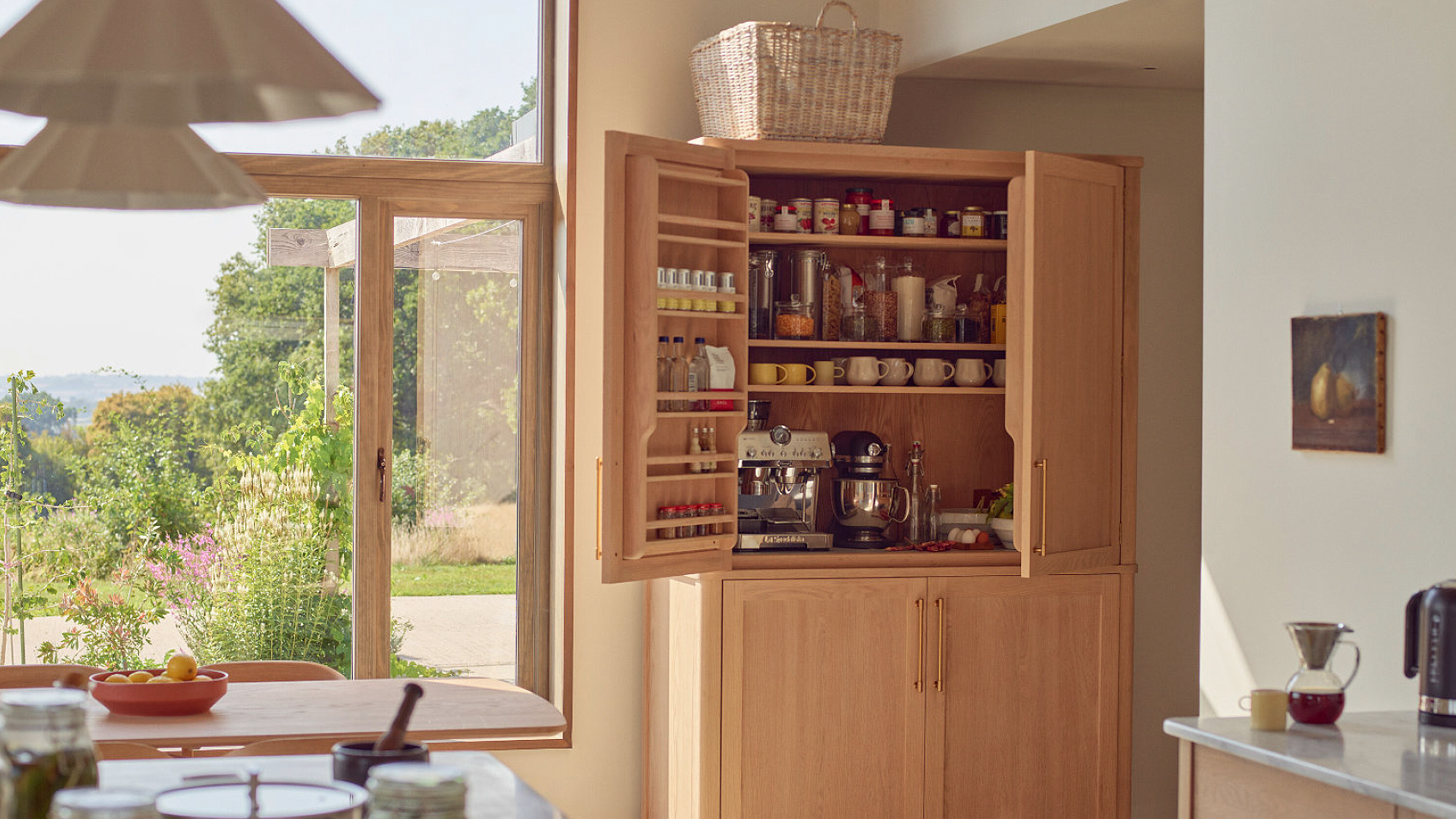 Maßgefertigter Schrank von NEPTUNE by Helma Interior