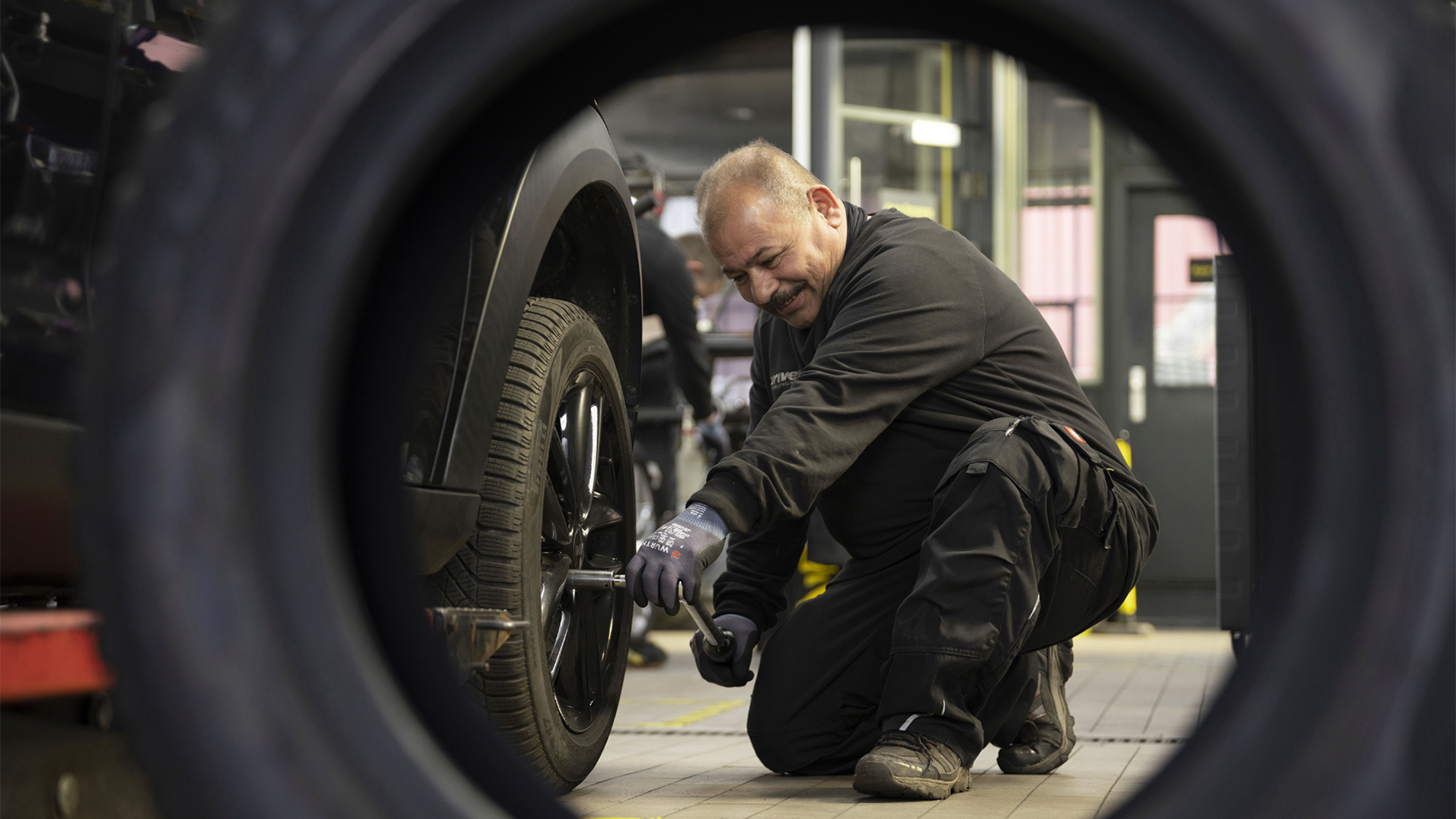 Radwechsel bei Heinrich Reifen + Autoservice