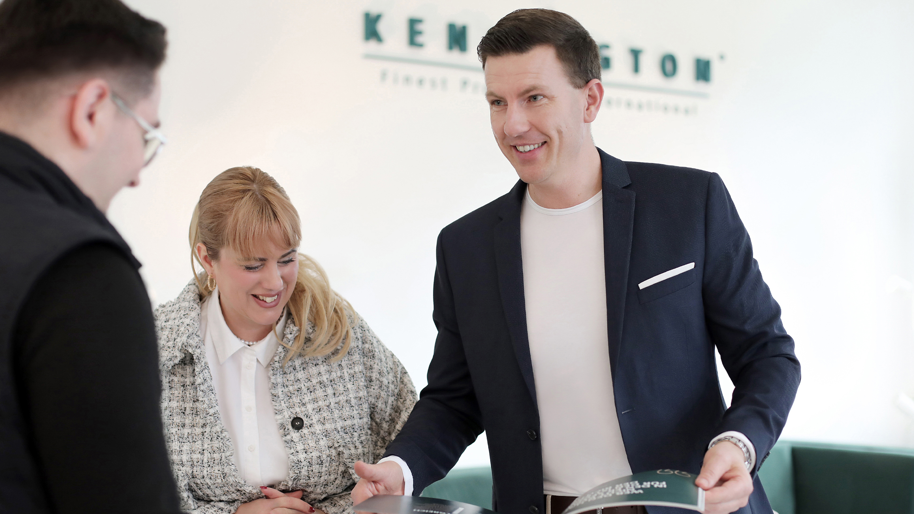 Immobilienmakler bei der Beratung