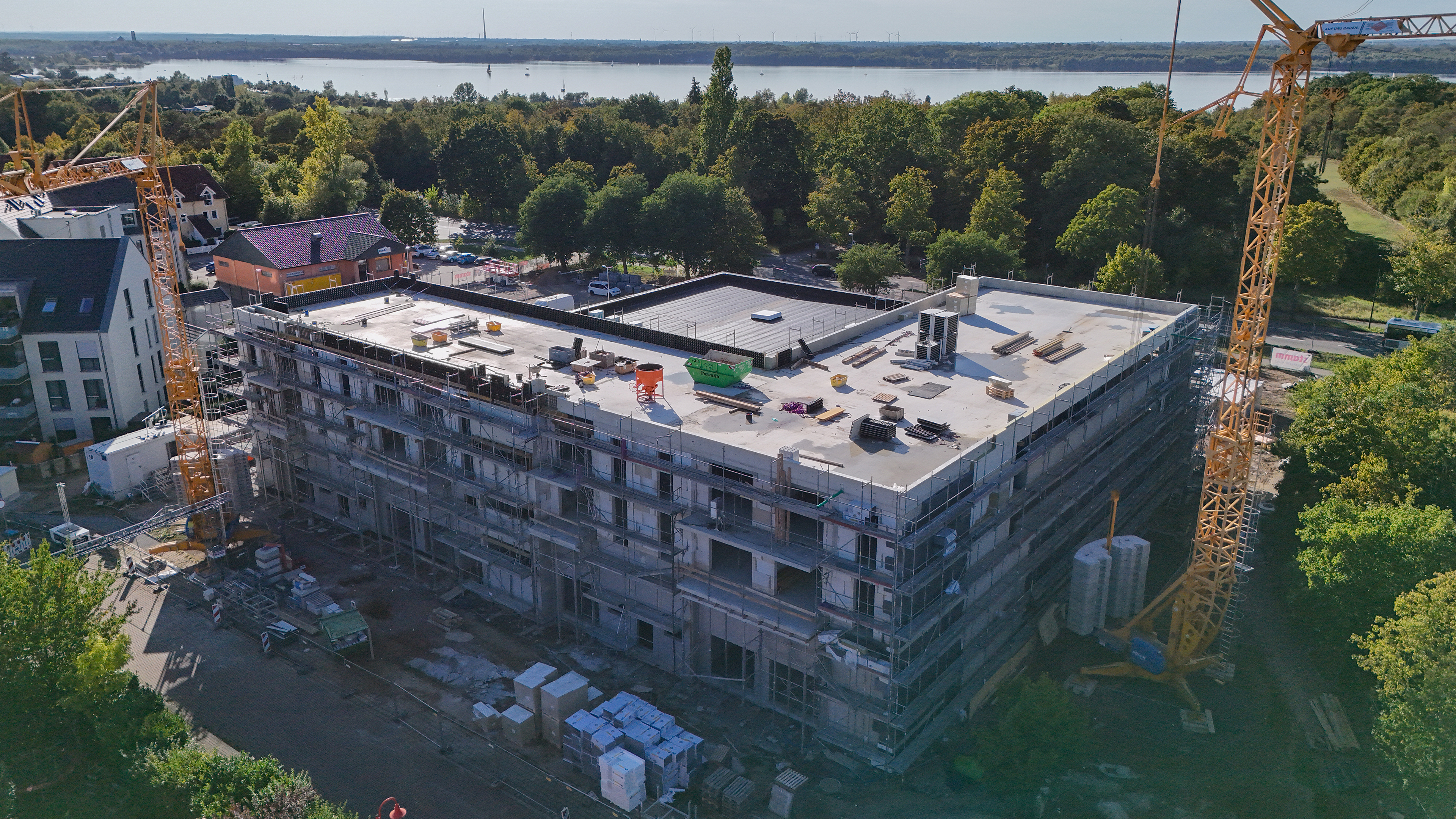 Gro&szlig;e Baustelle, Haus am See