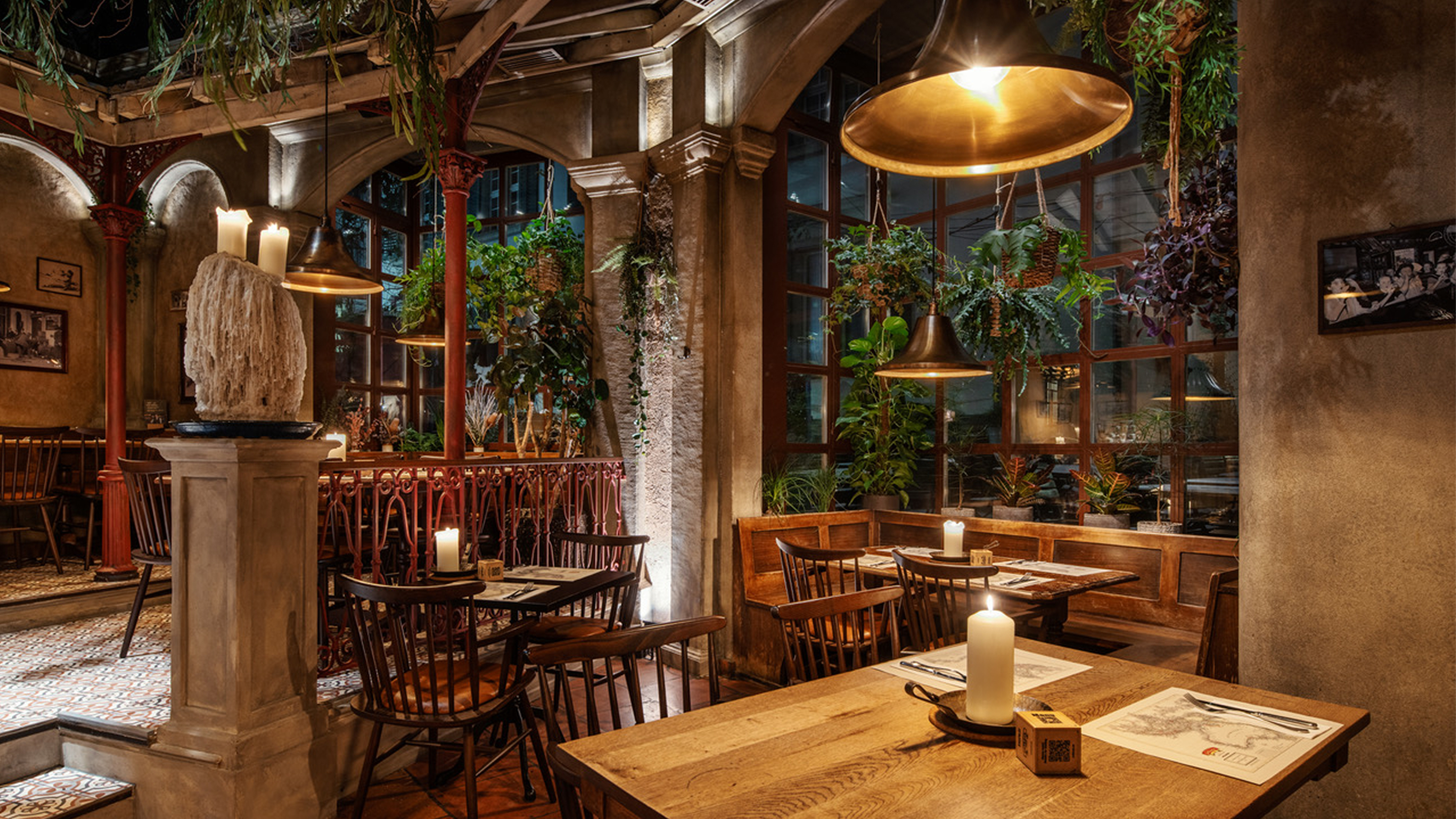 Gastronomie mit Interior Design und Bepflanzung