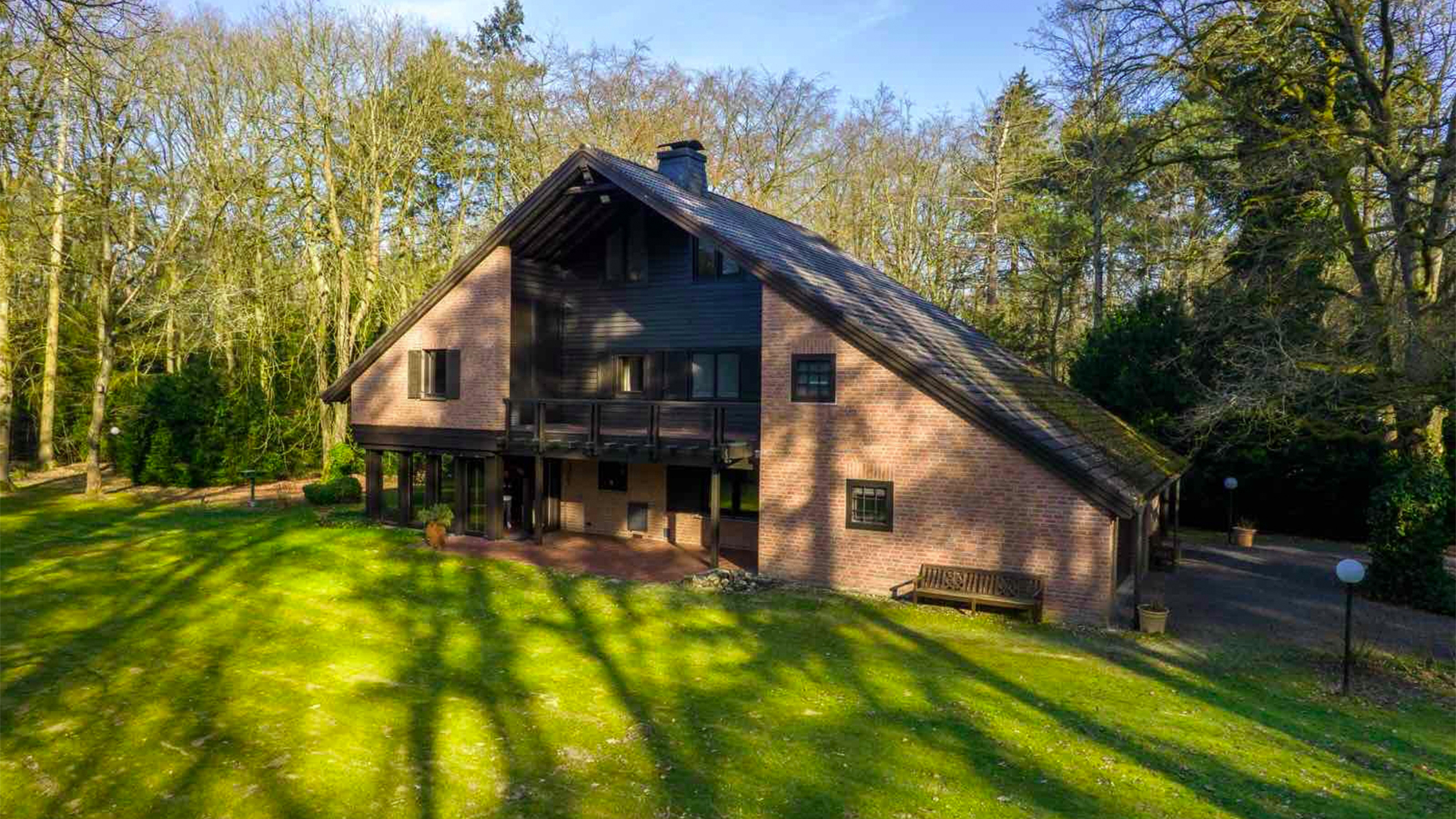 Exklusive Villa am Hardter Wald in M&ouml;nchengladbach &ndash; hochwertige Immobilien in Bestlage vermittelt durch Volmer & B&ouml;nnen.