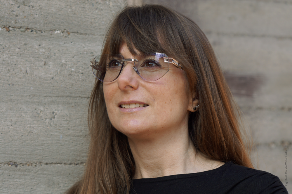 Detailaufnahme eines Models mit Detailware Brille &ndash; hochwertige Designer-Eyewear f&uuml;r einen modernen, individuellen Stil