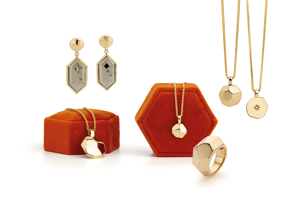 Exklusives Schmuckst&uuml;ck aus der Kollektion &sbquo;Abstrakt&lsquo; der Goldschmiede Geilsdorf, handgefertigt in Steinfurt.