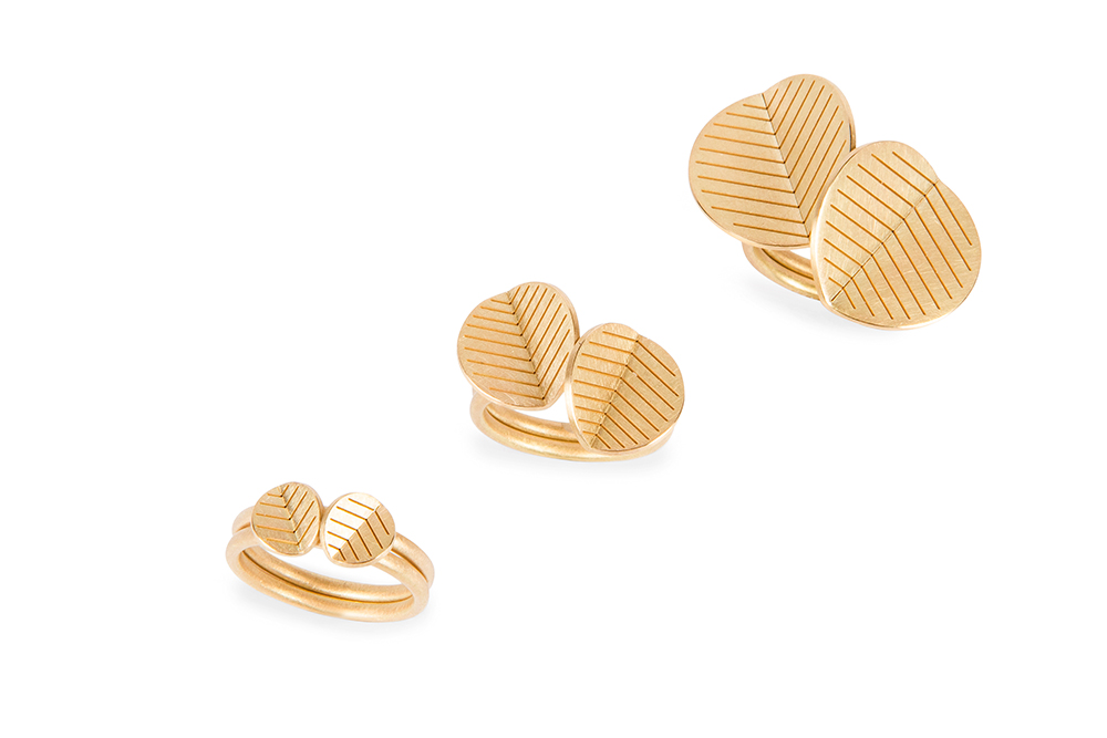 Goldschmuck als Ringe mit Blattoptik