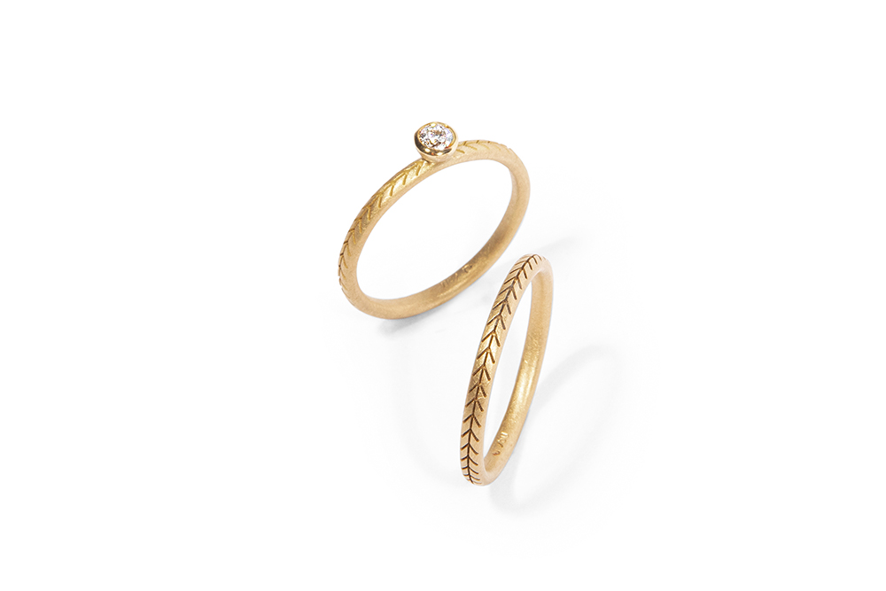 Goldschmuck Eheringe von der Natur inspiriert in Blattoptik