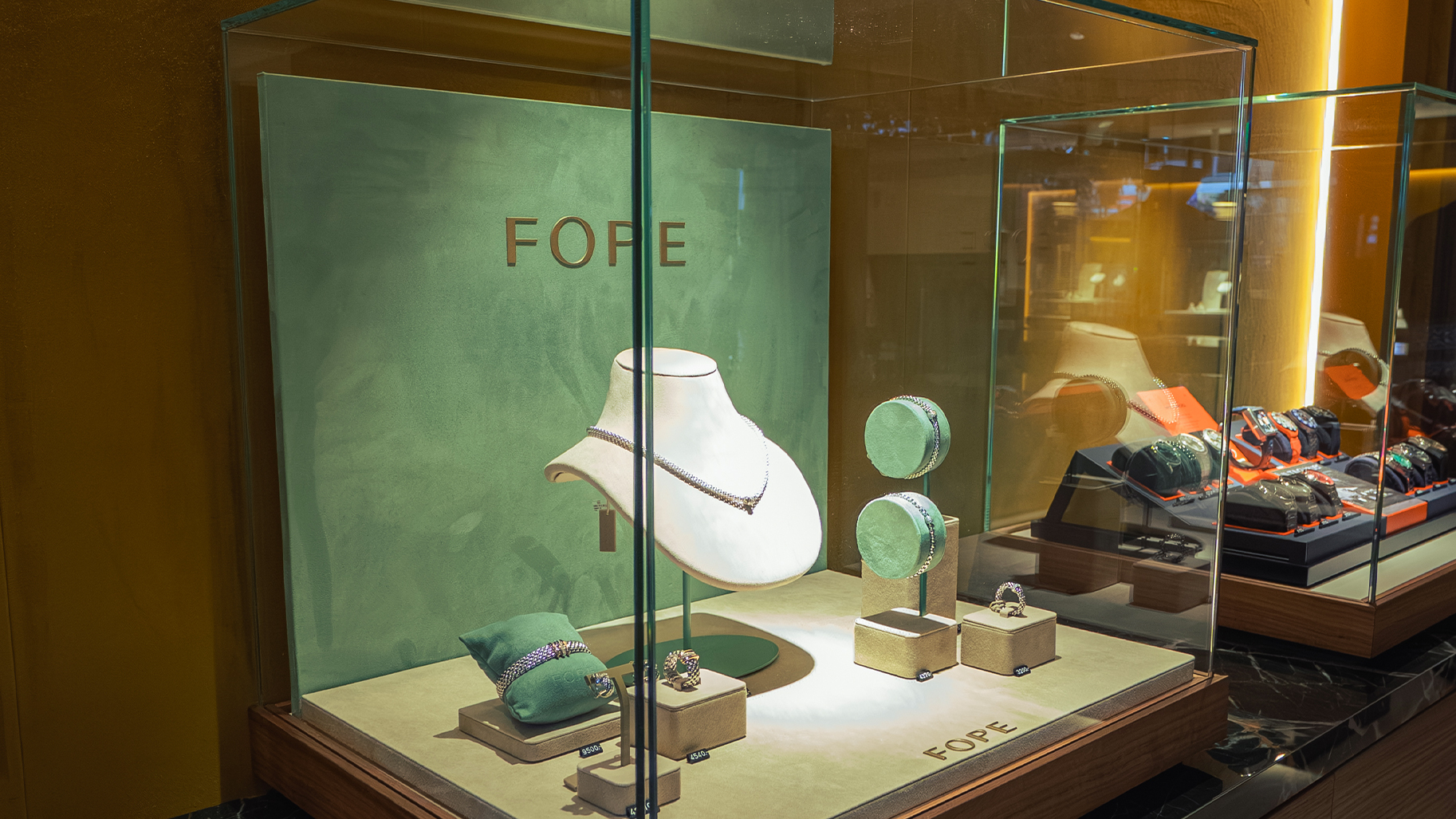FOPE Schmuck in einer Vitrine bei Juwelier Mayer Starnberg